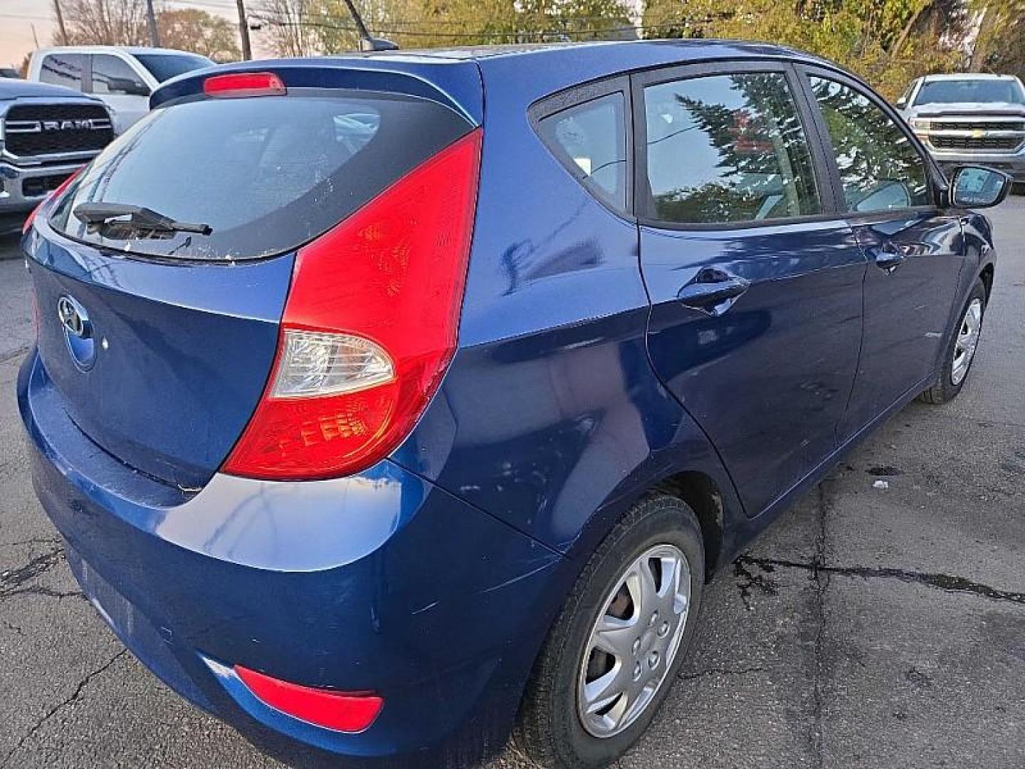 2017 BLUE /BLACK Hyundai Accent SE 5-Door 6A (KMHCT5AE0HU) with an 1.6L L4 DOHC 16V engine, 6A transmission, located at 3304 Woodville Road, Northwood, OH, 43619, (419) 210-8019, 41.612694, -83.480743 - Your #1 Destination for Auto Loans and mdash;No Matter Your Credit!At our dealership, we believe everyone deserves the opportunity to drive their dream car and mdash;whether you have good credit, bad credit, or no credit at all. With a wide selection of hundreds of cars, trucks, and SUVs, you'll fin - Photo#3