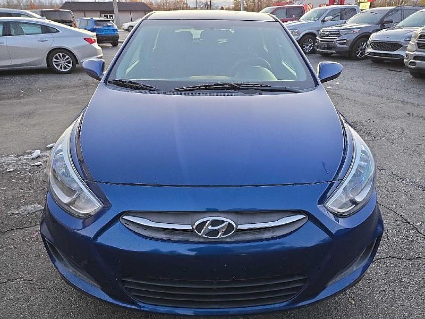 2017 BLUE /BLACK Hyundai Accent SE 5-Door 6A (KMHCT5AE0HU) with an 1.6L L4 DOHC 16V engine, 6A transmission, located at 3304 Woodville Road, Northwood, OH, 43619, (419) 210-8019, 41.612694, -83.480743 - Your #1 Destination for Auto Loans and mdash;No Matter Your Credit!At our dealership, we believe everyone deserves the opportunity to drive their dream car and mdash;whether you have good credit, bad credit, or no credit at all. With a wide selection of hundreds of cars, trucks, and SUVs, you'll fin - Photo#7