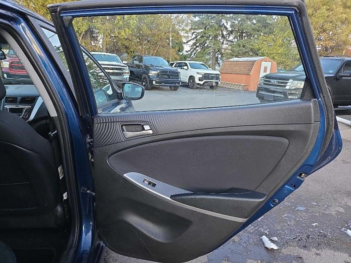 2017 BLUE /BLACK Hyundai Accent SE 5-Door 6A (KMHCT5AE0HU) with an 1.6L L4 DOHC 16V engine, 6A transmission, located at 3304 Woodville Road, Northwood, OH, 43619, (419) 210-8019, 41.612694, -83.480743 - Your #1 Destination for Auto Loans and mdash;No Matter Your Credit!At our dealership, we believe everyone deserves the opportunity to drive their dream car and mdash;whether you have good credit, bad credit, or no credit at all. With a wide selection of hundreds of cars, trucks, and SUVs, you'll fin - Photo#13