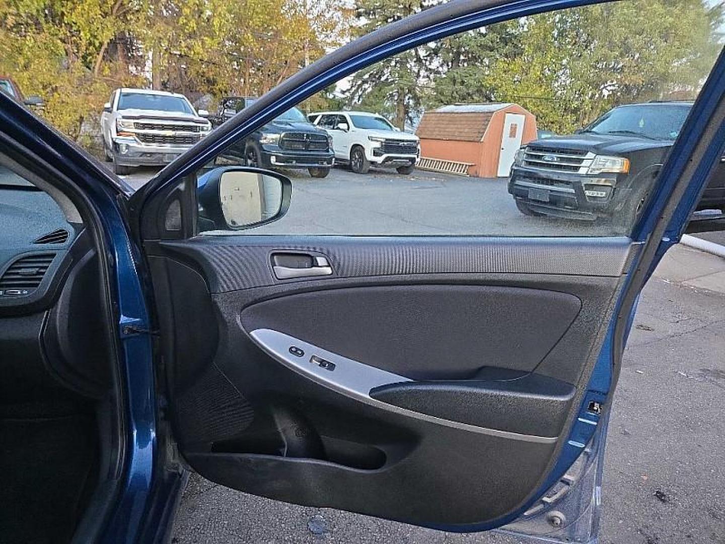 2017 BLUE /BLACK Hyundai Accent SE 5-Door 6A (KMHCT5AE0HU) with an 1.6L L4 DOHC 16V engine, 6A transmission, located at 3304 Woodville Road, Northwood, OH, 43619, (419) 210-8019, 41.612694, -83.480743 - Your #1 Destination for Auto Loans and mdash;No Matter Your Credit!At our dealership, we believe everyone deserves the opportunity to drive their dream car and mdash;whether you have good credit, bad credit, or no credit at all. With a wide selection of hundreds of cars, trucks, and SUVs, you'll fin - Photo#15