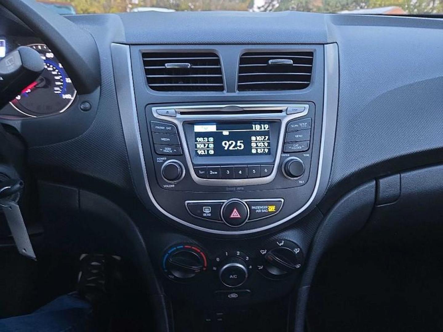 2017 BLUE /BLACK Hyundai Accent SE 5-Door 6A (KMHCT5AE0HU) with an 1.6L L4 DOHC 16V engine, 6A transmission, located at 3304 Woodville Road, Northwood, OH, 43619, (419) 210-8019, 41.612694, -83.480743 - Your #1 Destination for Auto Loans and mdash;No Matter Your Credit!At our dealership, we believe everyone deserves the opportunity to drive their dream car and mdash;whether you have good credit, bad credit, or no credit at all. With a wide selection of hundreds of cars, trucks, and SUVs, you'll fin - Photo#21