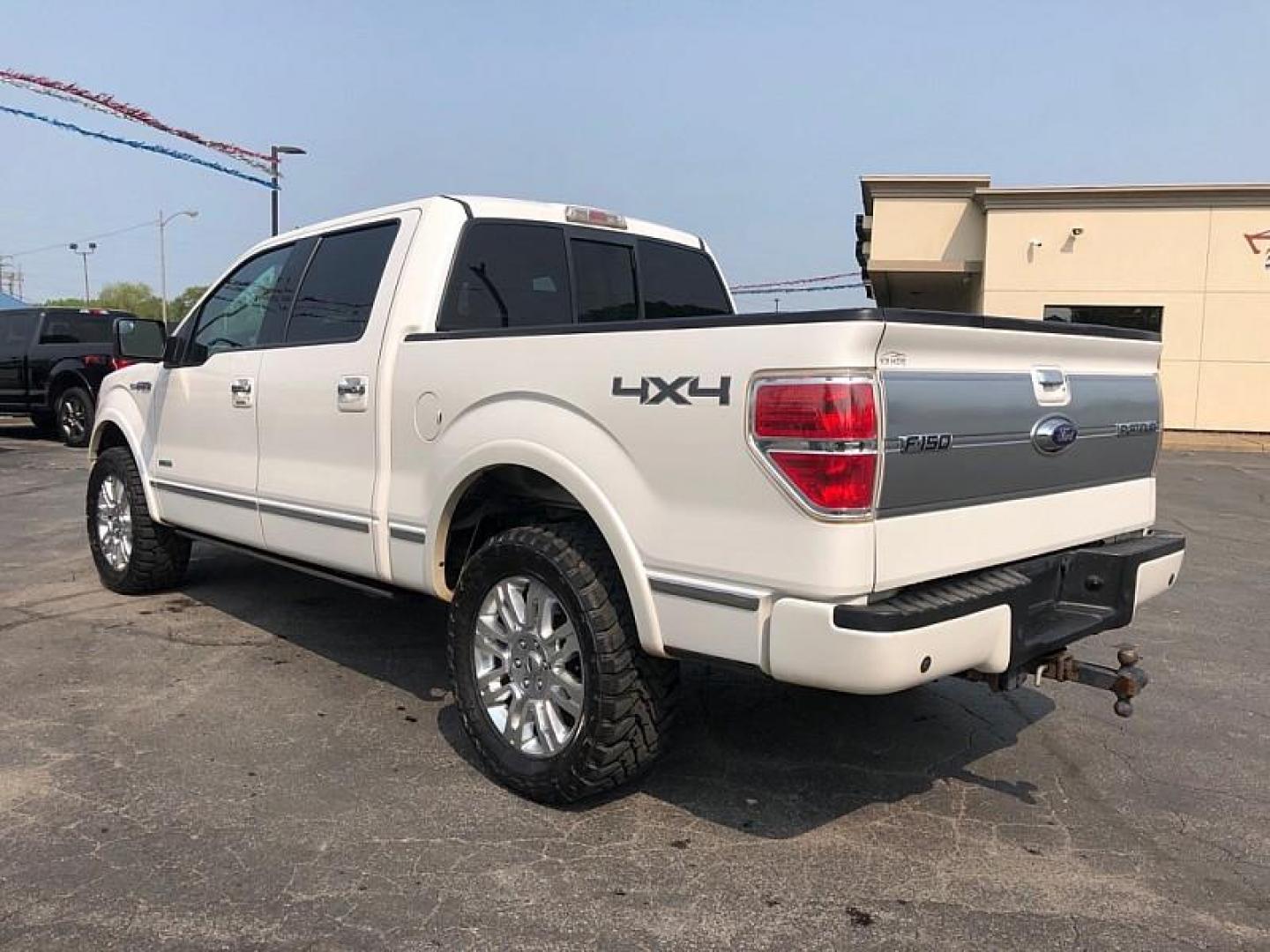 2014 WHITE /BROWN Ford F-150 FX4 SuperCrew 5.5-ft. Bed 4WD (1FTFW1ET1EF) with an 3.5L V6 TURBO engine, 6-Speed Automatic transmission, located at 3304 Woodville Road, Northwood, OH, 43619, (419) 210-8019, 41.612694, -83.480743 - Your #1 Destination for Auto Loans and mdash;No Matter Your Credit!At our dealership, we believe everyone deserves the opportunity to drive their dream car and mdash;whether you have good credit, bad credit, or no credit at all. With a wide selection of hundreds of cars, trucks, and SUVs, you'll fin - Photo#2