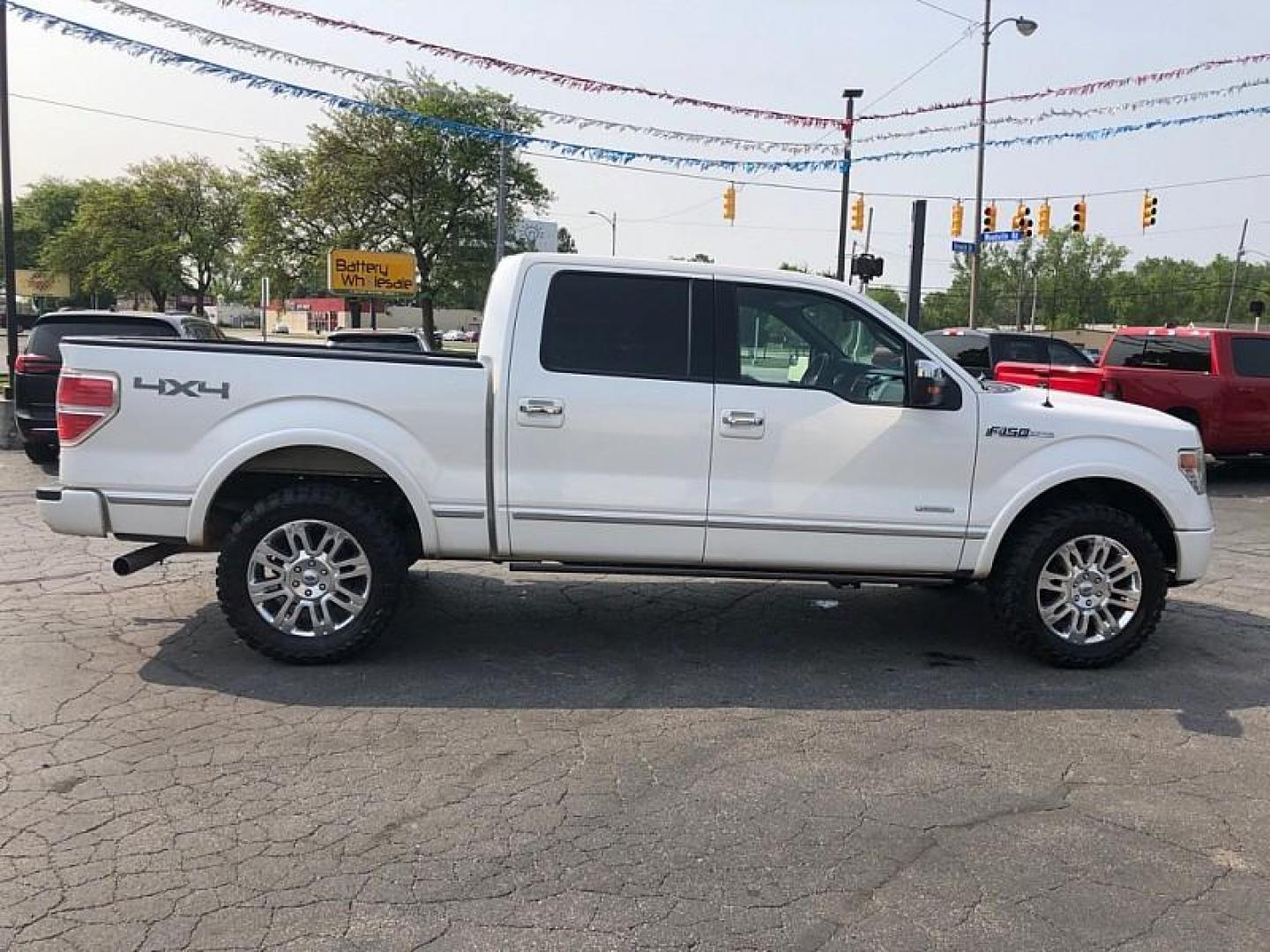 2014 WHITE /BROWN Ford F-150 FX4 SuperCrew 5.5-ft. Bed 4WD (1FTFW1ET1EF) with an 3.5L V6 TURBO engine, 6-Speed Automatic transmission, located at 3304 Woodville Road, Northwood, OH, 43619, (419) 210-8019, 41.612694, -83.480743 - Your #1 Destination for Auto Loans and mdash;No Matter Your Credit!At our dealership, we believe everyone deserves the opportunity to drive their dream car and mdash;whether you have good credit, bad credit, or no credit at all. With a wide selection of hundreds of cars, trucks, and SUVs, you'll fin - Photo#5