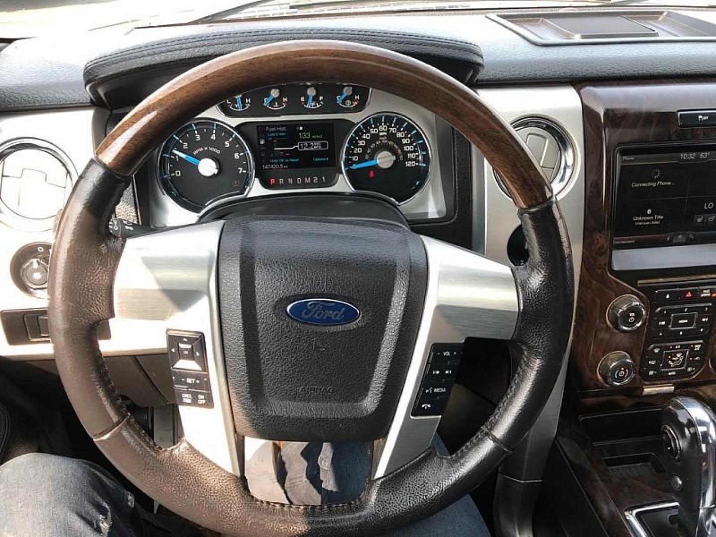 2014 WHITE /BROWN Ford F-150 FX4 SuperCrew 5.5-ft. Bed 4WD (1FTFW1ET1EF) with an 3.5L V6 TURBO engine, 6-Speed Automatic transmission, located at 3304 Woodville Road, Northwood, OH, 43619, (419) 210-8019, 41.612694, -83.480743 - Your #1 Destination for Auto Loans and mdash;No Matter Your Credit!At our dealership, we believe everyone deserves the opportunity to drive their dream car and mdash;whether you have good credit, bad credit, or no credit at all. With a wide selection of hundreds of cars, trucks, and SUVs, you'll fin - Photo#17