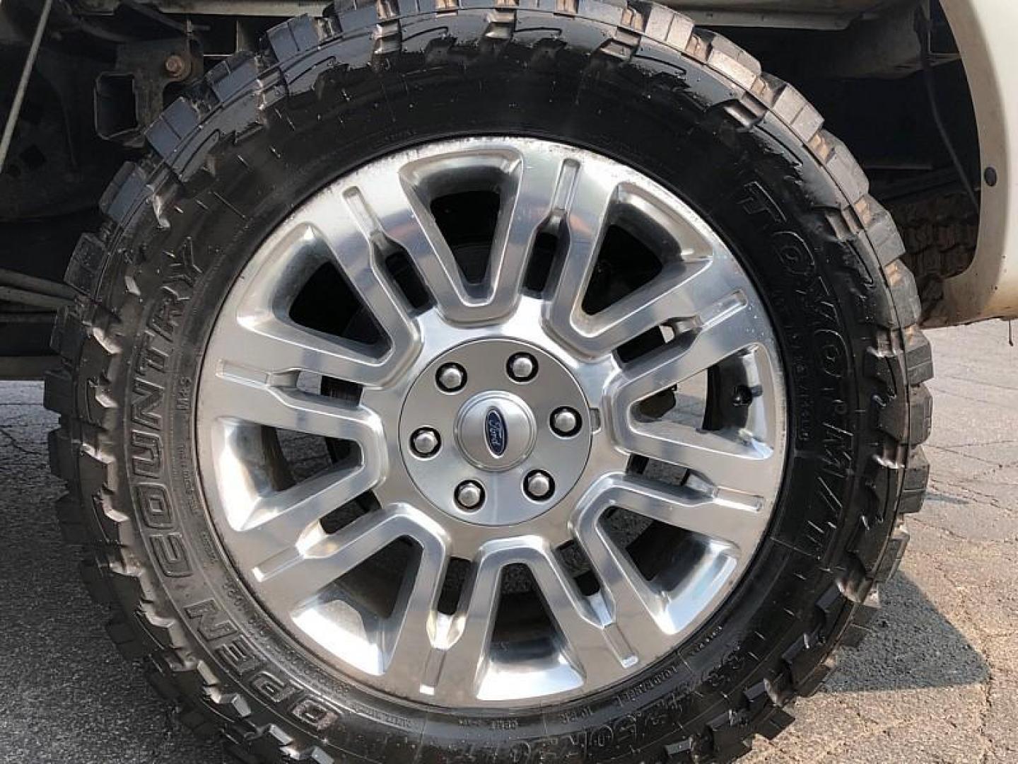 2014 WHITE /BROWN Ford F-150 FX4 SuperCrew 5.5-ft. Bed 4WD (1FTFW1ET1EF) with an 3.5L V6 TURBO engine, 6-Speed Automatic transmission, located at 3304 Woodville Road, Northwood, OH, 43619, (419) 210-8019, 41.612694, -83.480743 - Your #1 Destination for Auto Loans and mdash;No Matter Your Credit!At our dealership, we believe everyone deserves the opportunity to drive their dream car and mdash;whether you have good credit, bad credit, or no credit at all. With a wide selection of hundreds of cars, trucks, and SUVs, you'll fin - Photo#21