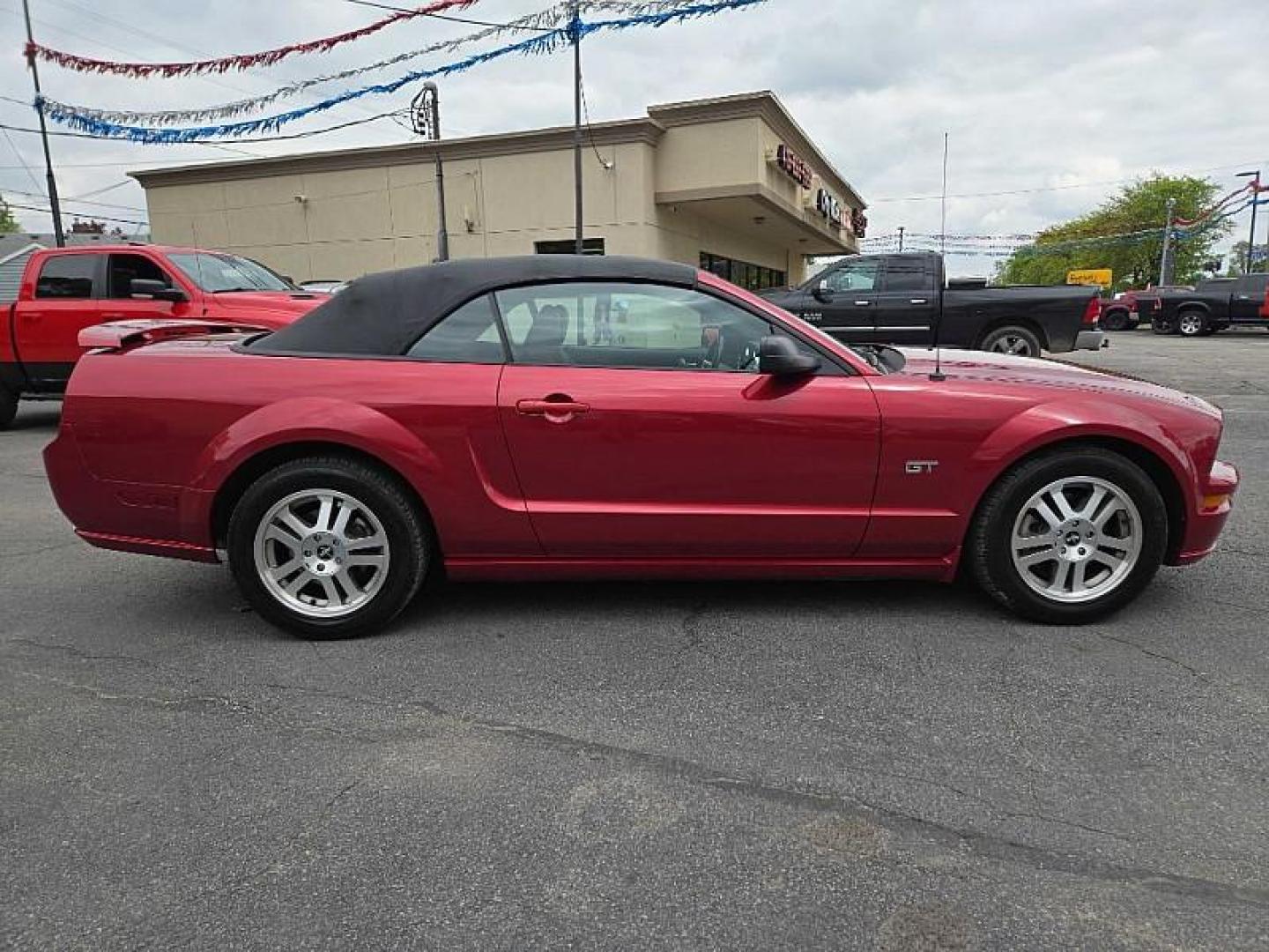 2006 RED /BLACK Ford Mustang GT Deluxe Convertible (1ZVFT85H365) with an 4.6L V8 SOHC 24V engine, Automatic transmission, located at 3304 Woodville Road, Northwood, OH, 43619, (419) 210-8019, 41.612694, -83.480743 - Your #1 Destination for Auto Loans and mdash;No Matter Your Credit!At our dealership, we believe everyone deserves the opportunity to drive their dream car and mdash;whether you have good credit, bad credit, or no credit at all. With a wide selection of hundreds of cars, trucks, and SUVs, you'll fin - Photo#4