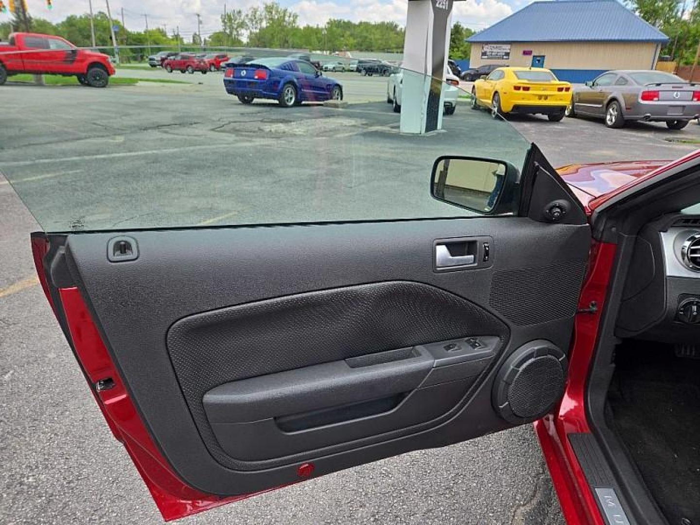 2006 RED /BLACK Ford Mustang GT Deluxe Convertible (1ZVFT85H365) with an 4.6L V8 SOHC 24V engine, Automatic transmission, located at 3304 Woodville Road, Northwood, OH, 43619, (419) 210-8019, 41.612694, -83.480743 - Your #1 Destination for Auto Loans and mdash;No Matter Your Credit!At our dealership, we believe everyone deserves the opportunity to drive their dream car and mdash;whether you have good credit, bad credit, or no credit at all. With a wide selection of hundreds of cars, trucks, and SUVs, you'll fin - Photo#9