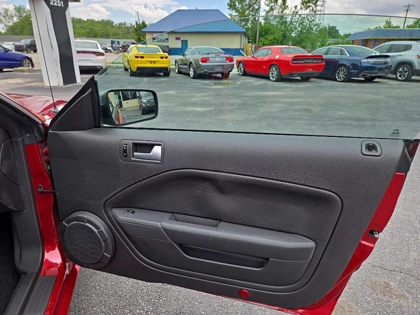 2006 RED /BLACK Ford Mustang GT Deluxe Convertible (1ZVFT85H365) with an 4.6L V8 SOHC 24V engine, Automatic transmission, located at 3304 Woodville Road, Northwood, OH, 43619, (419) 210-8019, 41.612694, -83.480743 - Your #1 Destination for Auto Loans and mdash;No Matter Your Credit!At our dealership, we believe everyone deserves the opportunity to drive their dream car and mdash;whether you have good credit, bad credit, or no credit at all. With a wide selection of hundreds of cars, trucks, and SUVs, you'll fin - Photo#11
