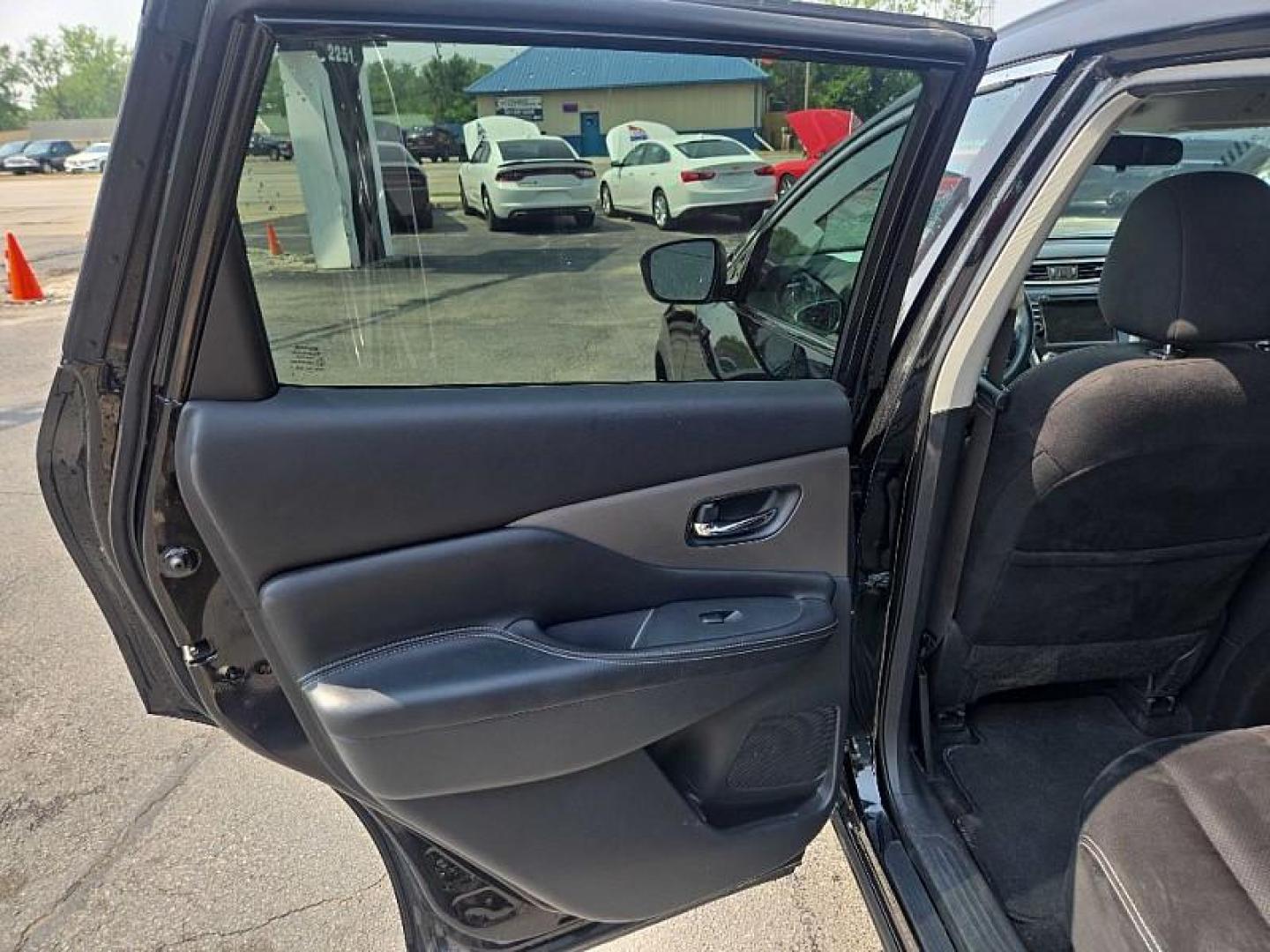 2019 BLACK /BLACK Nissan Murano Platinum AWD (5N1AZ2MS7KN) with an 3.5L V6 DOHC 24V engine, CVT transmission, located at 3304 Woodville Road, Northwood, OH, 43619, (419) 210-8019, 41.612694, -83.480743 - Your #1 Destination for Auto Loans and mdash;No Matter Your Credit!At our dealership, we believe everyone deserves the opportunity to drive their dream car and mdash;whether you have good credit, bad credit, or no credit at all. With a wide selection of hundreds of cars, trucks, and SUVs, you'll fin - Photo#11