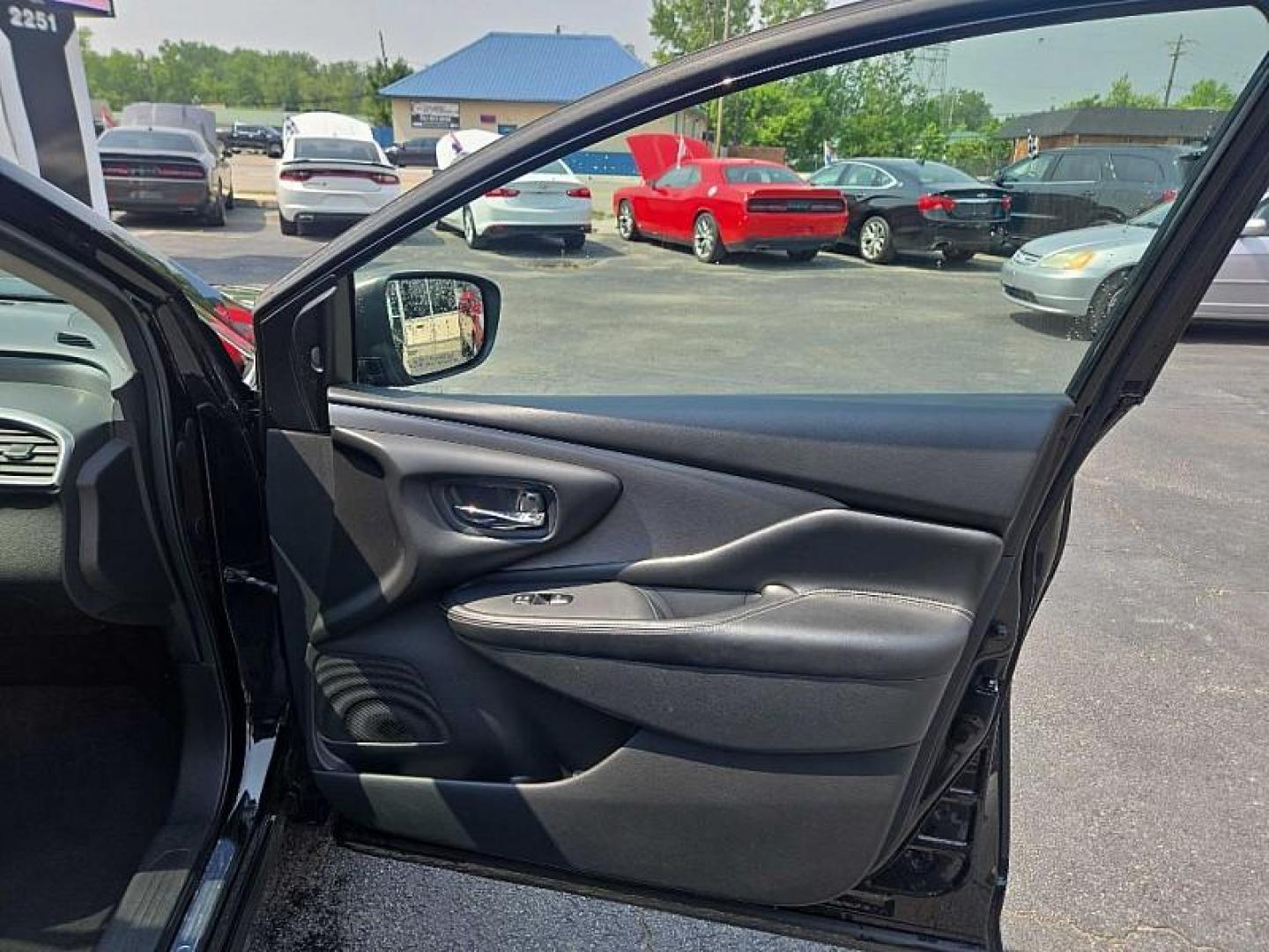 2019 BLACK /BLACK Nissan Murano Platinum AWD (5N1AZ2MS7KN) with an 3.5L V6 DOHC 24V engine, CVT transmission, located at 3304 Woodville Road, Northwood, OH, 43619, (419) 210-8019, 41.612694, -83.480743 - Your #1 Destination for Auto Loans and mdash;No Matter Your Credit!At our dealership, we believe everyone deserves the opportunity to drive their dream car and mdash;whether you have good credit, bad credit, or no credit at all. With a wide selection of hundreds of cars, trucks, and SUVs, you'll fin - Photo#14