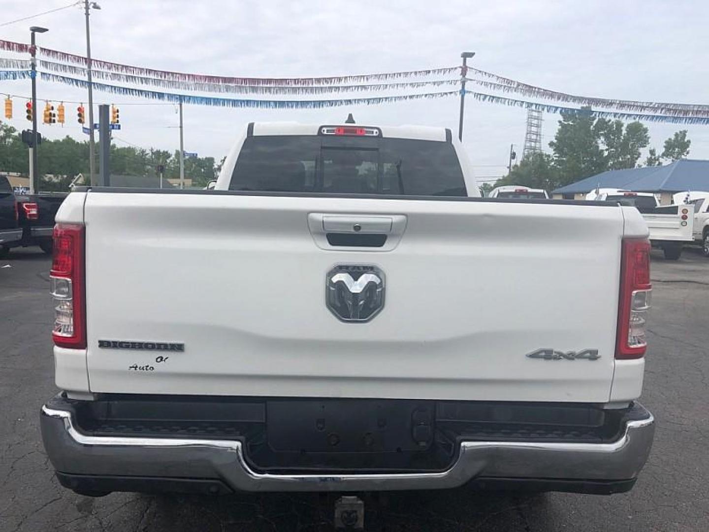 2020 WHITE /BLACK RAM 1500 Big Horn Quad Cab 4WD (1C6RRFBG9LN) with an 3.6L V6 DOHC 24V engine, 8A transmission, located at 3304 Woodville Road, Northwood, OH, 43619, (419) 210-8019, 41.612694, -83.480743 - Your #1 Destination for Auto Loans and mdash;No Matter Your Credit!At our dealership, we believe everyone deserves the opportunity to drive their dream car and mdash;whether you have good credit, bad credit, or no credit at all. With a wide selection of hundreds of cars, trucks, and SUVs, you'll fin - Photo#3