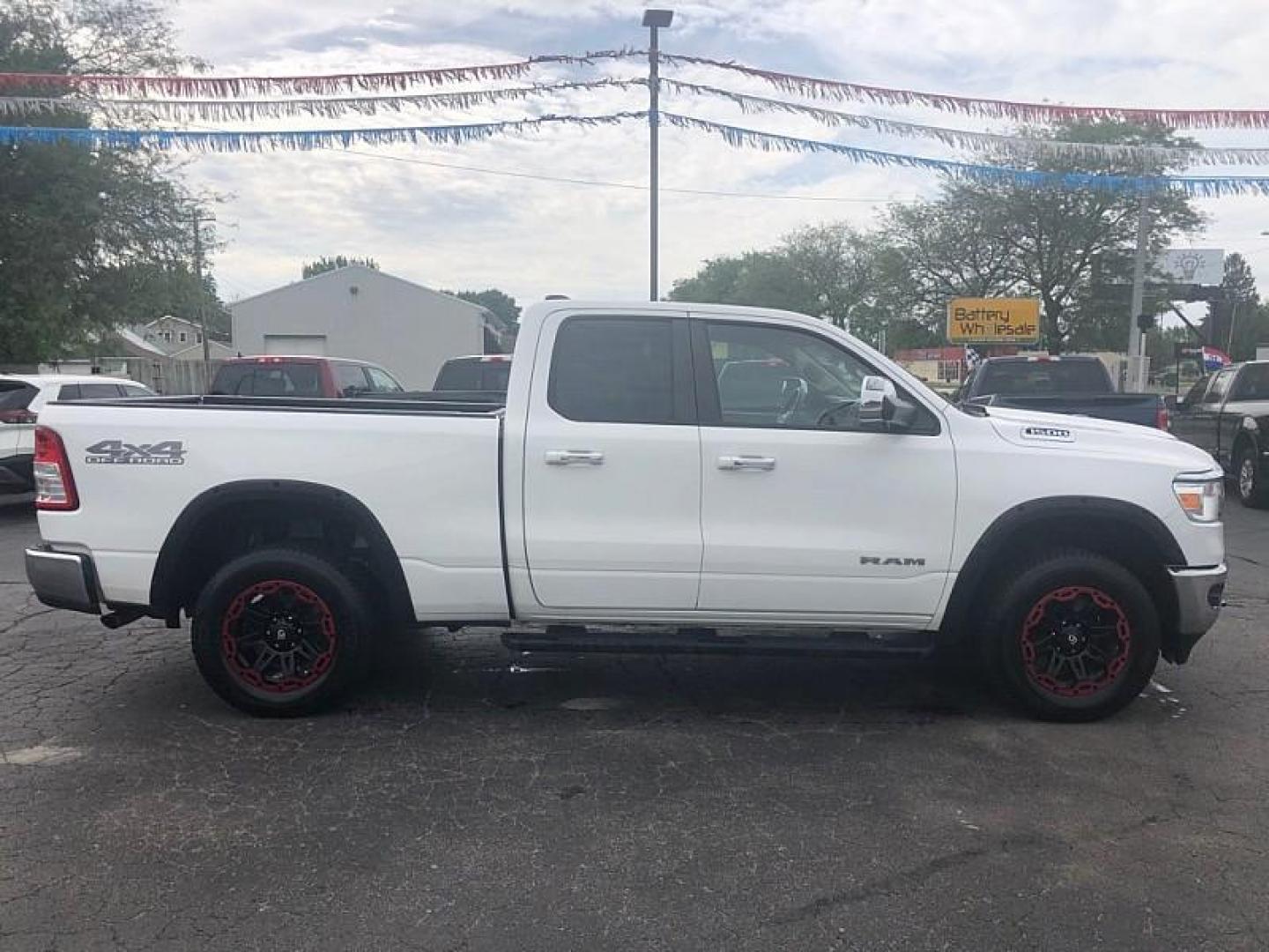 2020 WHITE /BLACK RAM 1500 Big Horn Quad Cab 4WD (1C6RRFBG9LN) with an 3.6L V6 DOHC 24V engine, 8A transmission, located at 3304 Woodville Road, Northwood, OH, 43619, (419) 210-8019, 41.612694, -83.480743 - Your #1 Destination for Auto Loans and mdash;No Matter Your Credit!At our dealership, we believe everyone deserves the opportunity to drive their dream car and mdash;whether you have good credit, bad credit, or no credit at all. With a wide selection of hundreds of cars, trucks, and SUVs, you'll fin - Photo#5
