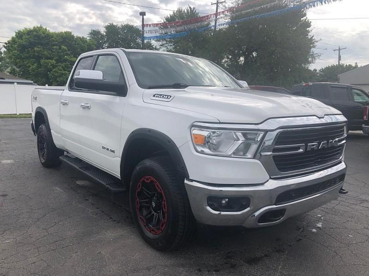 2020 WHITE /BLACK RAM 1500 Big Horn Quad Cab 4WD (1C6RRFBG9LN) with an 3.6L V6 DOHC 24V engine, 8A transmission, located at 3304 Woodville Road, Northwood, OH, 43619, (419) 210-8019, 41.612694, -83.480743 - Your #1 Destination for Auto Loans and mdash;No Matter Your Credit!At our dealership, we believe everyone deserves the opportunity to drive their dream car and mdash;whether you have good credit, bad credit, or no credit at all. With a wide selection of hundreds of cars, trucks, and SUVs, you'll fin - Photo#6