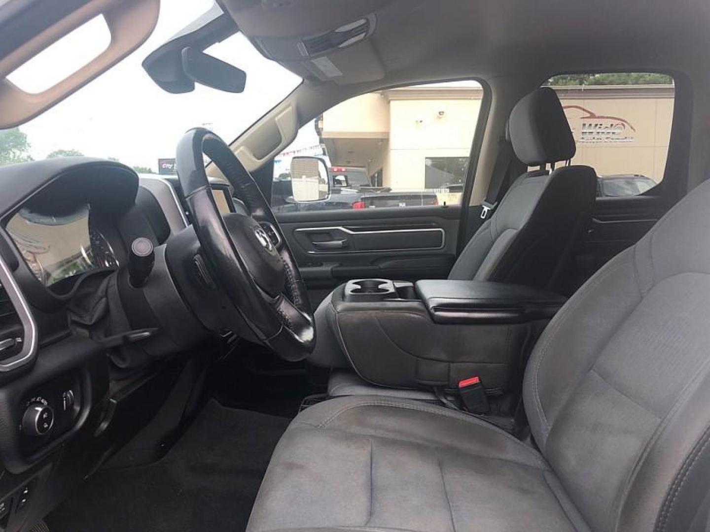 2020 WHITE /BLACK RAM 1500 Big Horn Quad Cab 4WD (1C6RRFBG9LN) with an 3.6L V6 DOHC 24V engine, 8A transmission, located at 3304 Woodville Road, Northwood, OH, 43619, (419) 210-8019, 41.612694, -83.480743 - Your #1 Destination for Auto Loans and mdash;No Matter Your Credit!At our dealership, we believe everyone deserves the opportunity to drive their dream car and mdash;whether you have good credit, bad credit, or no credit at all. With a wide selection of hundreds of cars, trucks, and SUVs, you'll fin - Photo#9