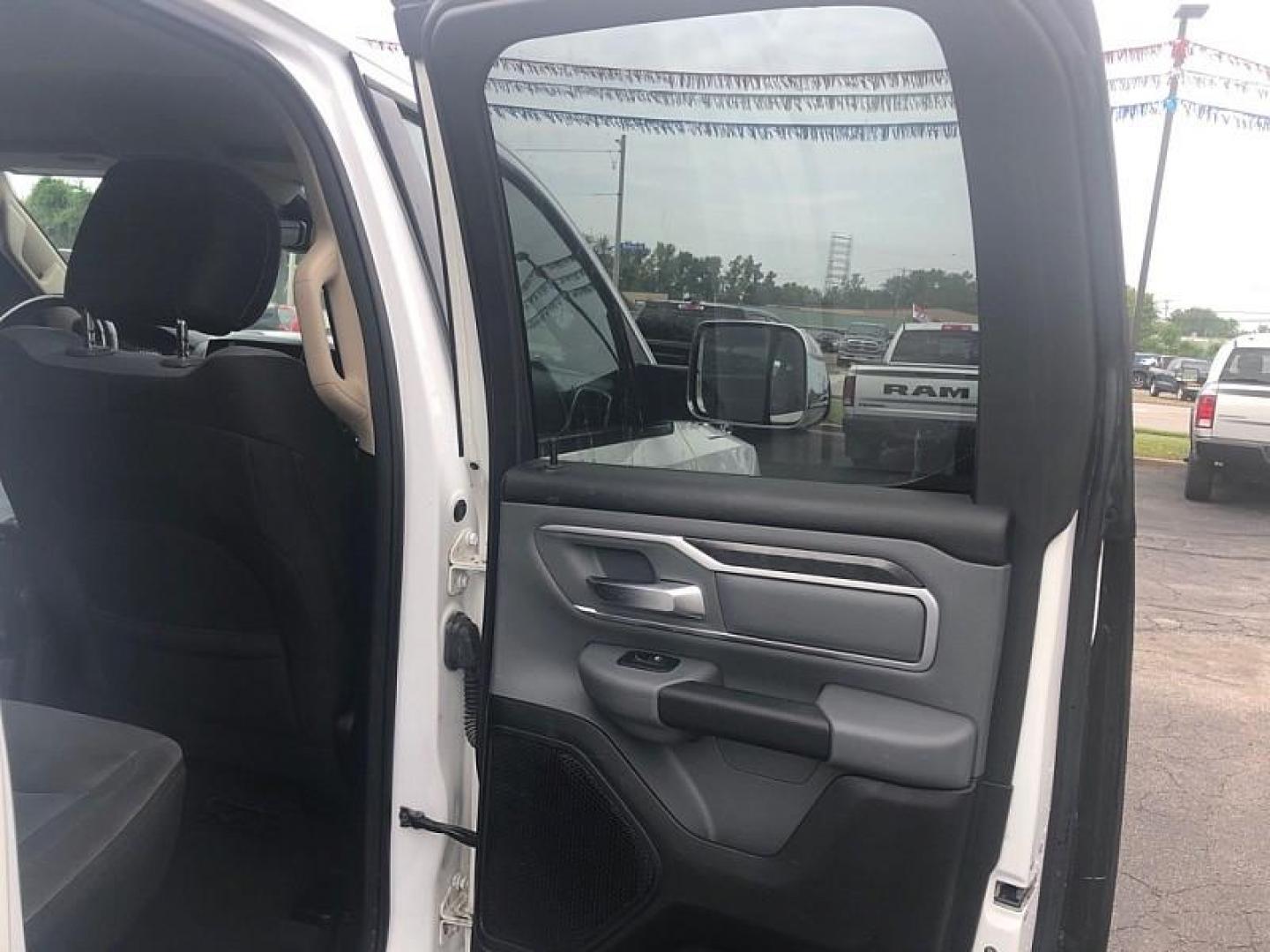 2020 WHITE /BLACK RAM 1500 Big Horn Quad Cab 4WD (1C6RRFBG9LN) with an 3.6L V6 DOHC 24V engine, 8A transmission, located at 3304 Woodville Road, Northwood, OH, 43619, (419) 210-8019, 41.612694, -83.480743 - Your #1 Destination for Auto Loans and mdash;No Matter Your Credit!At our dealership, we believe everyone deserves the opportunity to drive their dream car and mdash;whether you have good credit, bad credit, or no credit at all. With a wide selection of hundreds of cars, trucks, and SUVs, you'll fin - Photo#12