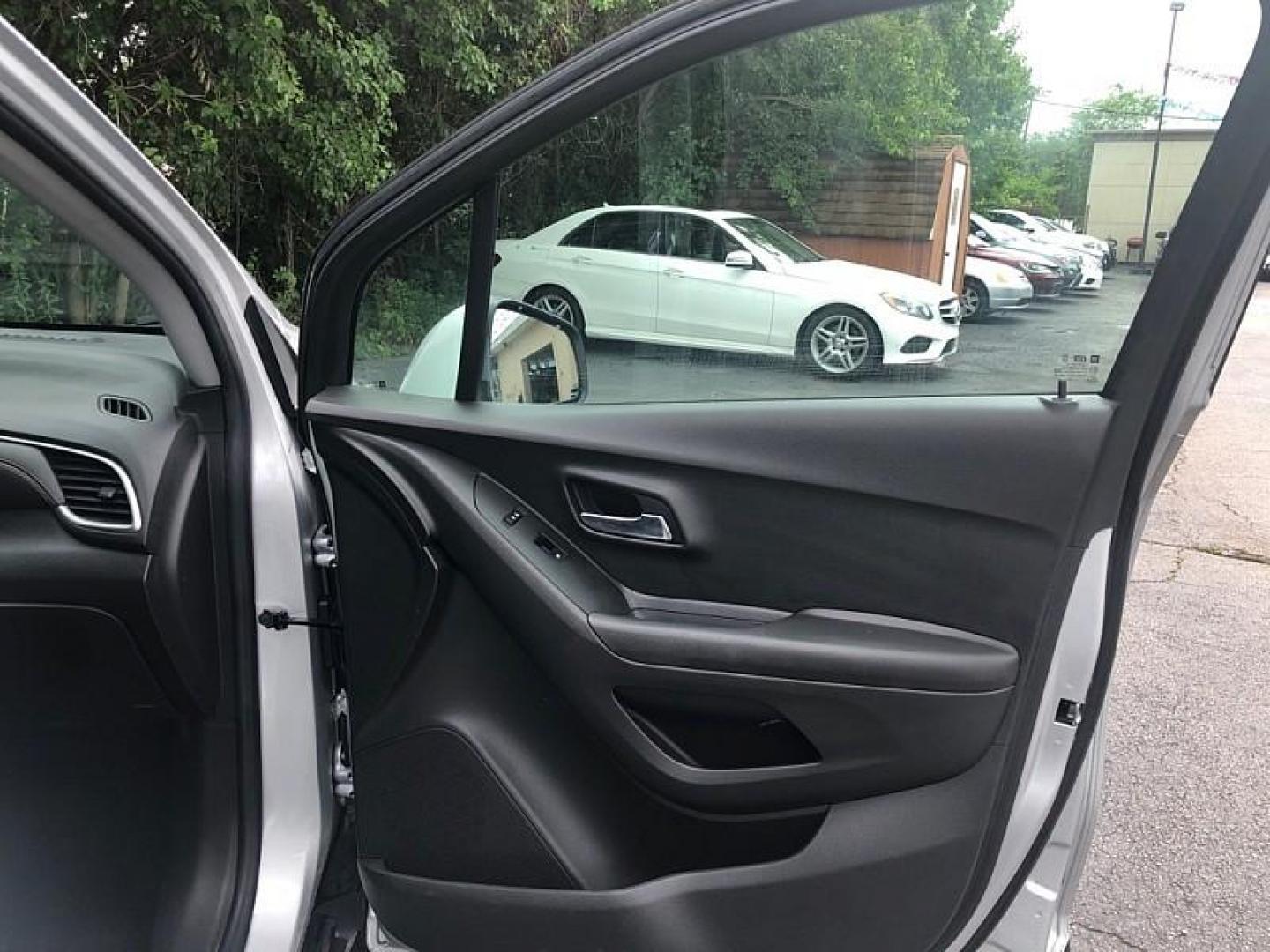 2020 Silver /BLACK Chevrolet Trax LT AWD (KL7CJPSB4LB) with an 1.4L L4 DOHC 16V engine, 6A transmission, located at 3304 Woodville Road, Northwood, OH, 43619, (419) 210-8019, 41.612694, -83.480743 - Your #1 Destination for Auto Loans and mdash;No Matter Your Credit!At our dealership, we believe everyone deserves the opportunity to drive their dream car and mdash;whether you have good credit, bad credit, or no credit at all. With a wide selection of hundreds of cars, trucks, and SUVs, you'll fin - Photo#15