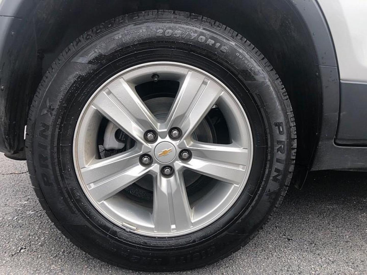 2020 Silver /BLACK Chevrolet Trax LT AWD (KL7CJPSB4LB) with an 1.4L L4 DOHC 16V engine, 6A transmission, located at 3304 Woodville Road, Northwood, OH, 43619, (419) 210-8019, 41.612694, -83.480743 - Your #1 Destination for Auto Loans and mdash;No Matter Your Credit!At our dealership, we believe everyone deserves the opportunity to drive their dream car and mdash;whether you have good credit, bad credit, or no credit at all. With a wide selection of hundreds of cars, trucks, and SUVs, you'll fin - Photo#17