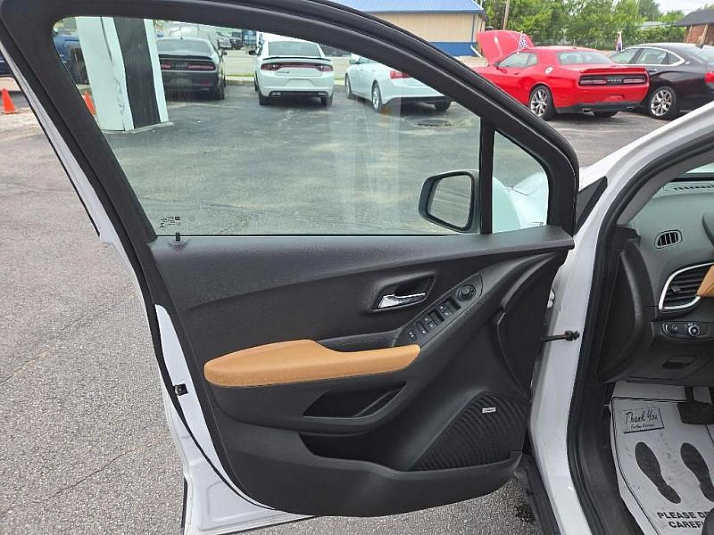 2020 White /BROWN Chevrolet Trax LT AWD (3GNCJPSB9LL) with an 1.4L L4 DOHC 16V engine, 6A transmission, located at 3304 Woodville Road, Northwood, OH, 43619, (419) 210-8019, 41.612694, -83.480743 - Your #1 Destination for Auto Loans and mdash;No Matter Your Credit!At our dealership, we believe everyone deserves the opportunity to drive their dream car and mdash;whether you have good credit, bad credit, or no credit at all. With a wide selection of hundreds of cars, trucks, and SUVs, you'll fin - Photo#8