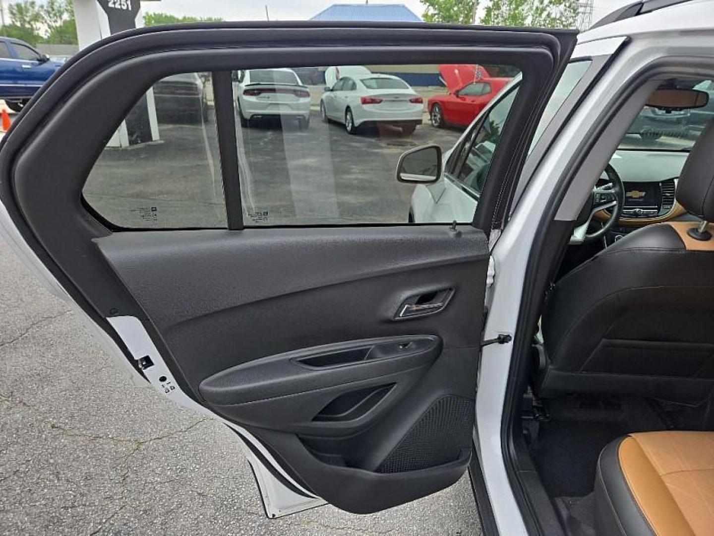 2020 White /BROWN Chevrolet Trax LT AWD (3GNCJPSB9LL) with an 1.4L L4 DOHC 16V engine, 6A transmission, located at 3304 Woodville Road, Northwood, OH, 43619, (419) 210-8019, 41.612694, -83.480743 - Your #1 Destination for Auto Loans and mdash;No Matter Your Credit!At our dealership, we believe everyone deserves the opportunity to drive their dream car and mdash;whether you have good credit, bad credit, or no credit at all. With a wide selection of hundreds of cars, trucks, and SUVs, you'll fin - Photo#10