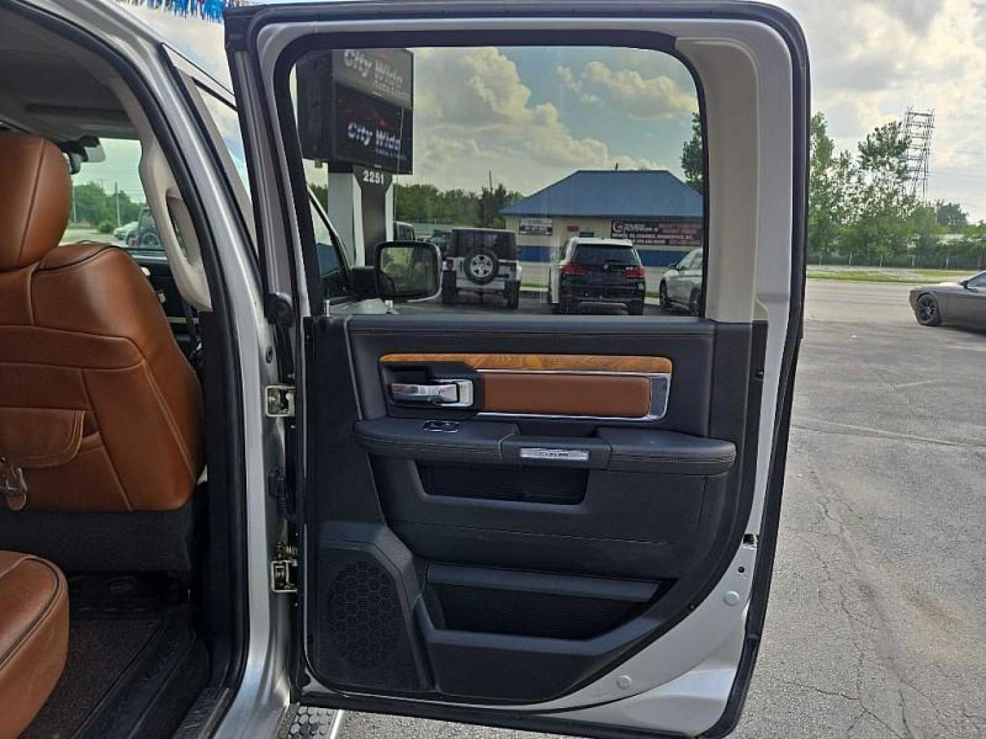 2014 SILVER /BROWN RAM 1500 Laramie Longhorn Edition Crew Cab LWB 4WD (1C6RR7WTXES) with an 5.7L V8 OHV 16V engine, 6-Speed Automatic transmission, located at 3304 Woodville Road, Northwood, OH, 43619, (419) 210-8019, 41.612694, -83.480743 - Your #1 Destination for Auto Loans and mdash;No Matter Your Credit!At our dealership, we believe everyone deserves the opportunity to drive their dream car and mdash;whether you have good credit, bad credit, or no credit at all. With a wide selection of hundreds of cars, trucks, and SUVs, you'll fin - Photo#15