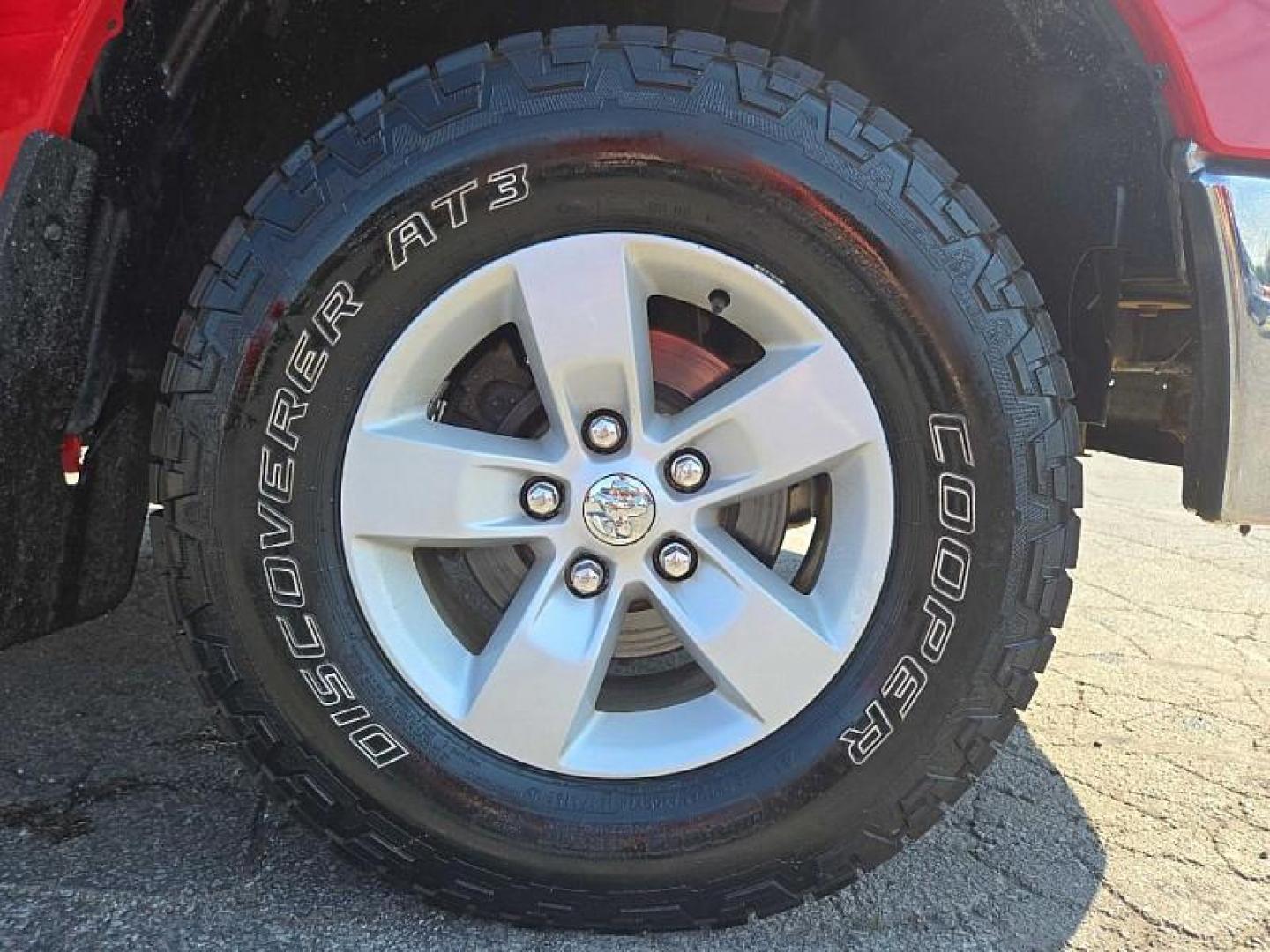 2016 RED /BLACK RAM 1500 SLT Quad Cab 4WD (1C6RR7GT4GS) with an 5.7L V8 OHV 16V engine, 6A transmission, located at 3304 Woodville Road, Northwood, OH, 43619, (419) 210-8019, 41.612694, -83.480743 - Your #1 Destination for Auto Loans and mdash;No Matter Your Credit!At our dealership, we believe everyone deserves the opportunity to drive their dream car and mdash;whether you have good credit, bad credit, or no credit at all. With a wide selection of hundreds of cars, trucks, and SUVs, you'll fin - Photo#17