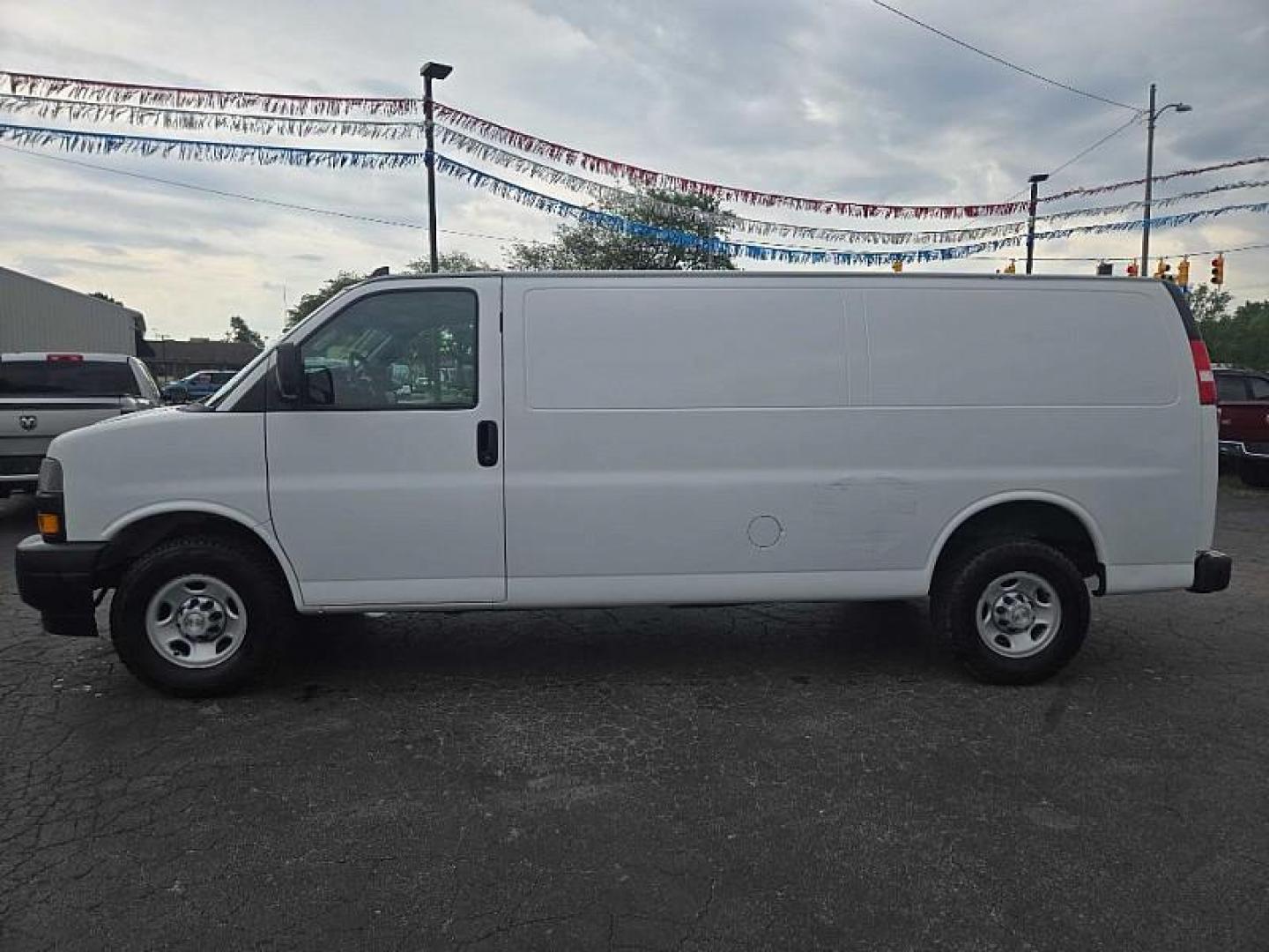 2021 WHITE Chevrolet Express 2500 Cargo Extended (1GCWGBFP5M1) with an 4.3L V6 engine, 6A transmission, located at 3304 Woodville Road, Northwood, OH, 43619, (419) 210-8019, 41.612694, -83.480743 - Your #1 Destination for Auto Loans and mdash;No Matter Your Credit!At our dealership, we believe everyone deserves the opportunity to drive their dream car and mdash;whether you have good credit, bad credit, or no credit at all. With a wide selection of hundreds of cars, trucks, and SUVs, you'll fin - Photo#5