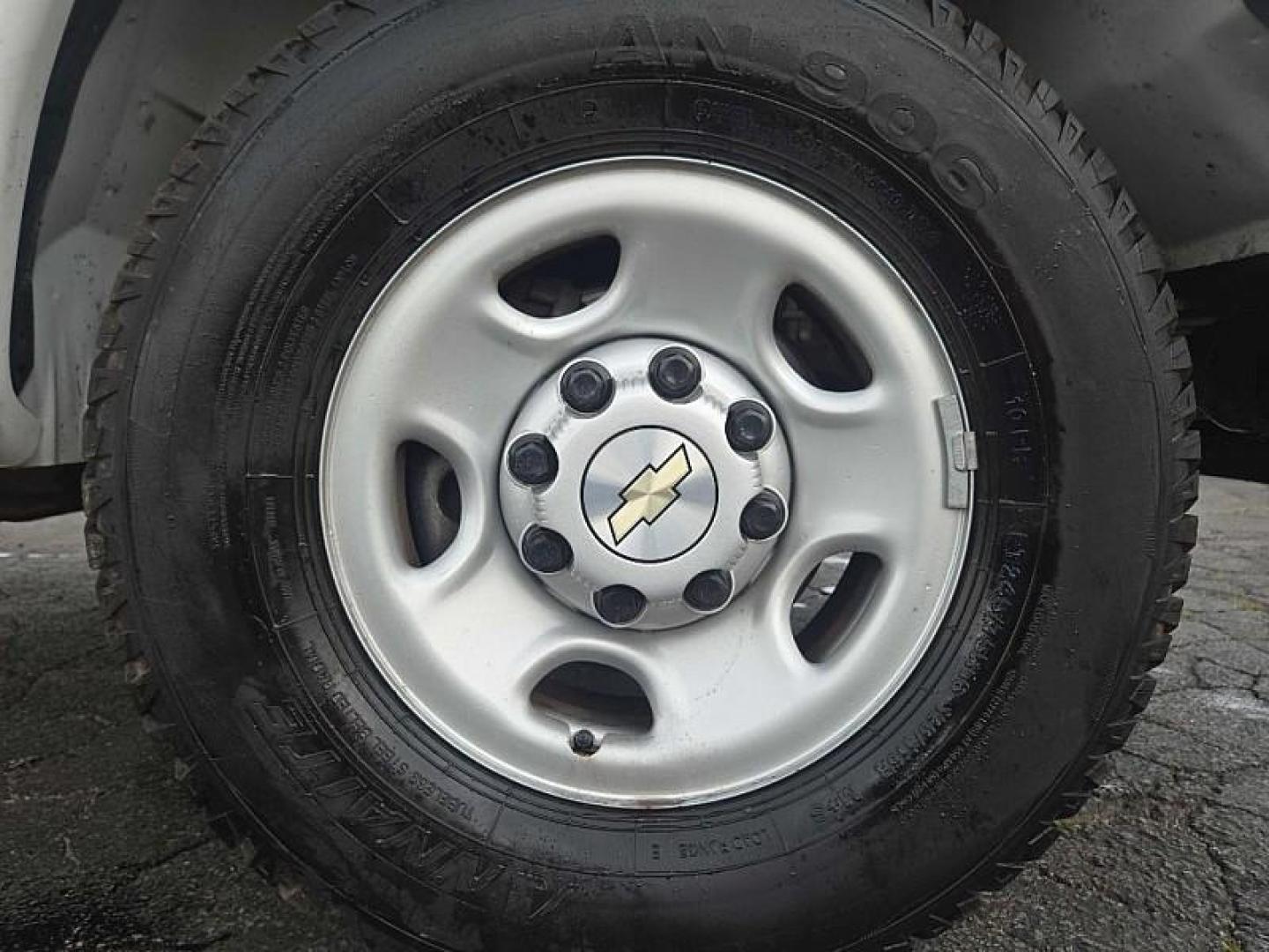 2021 WHITE Chevrolet Express 2500 Cargo Extended (1GCWGBFP5M1) with an 4.3L V6 engine, 6A transmission, located at 3304 Woodville Road, Northwood, OH, 43619, (419) 210-8019, 41.612694, -83.480743 - Your #1 Destination for Auto Loans and mdash;No Matter Your Credit!At our dealership, we believe everyone deserves the opportunity to drive their dream car and mdash;whether you have good credit, bad credit, or no credit at all. With a wide selection of hundreds of cars, trucks, and SUVs, you'll fin - Photo#18