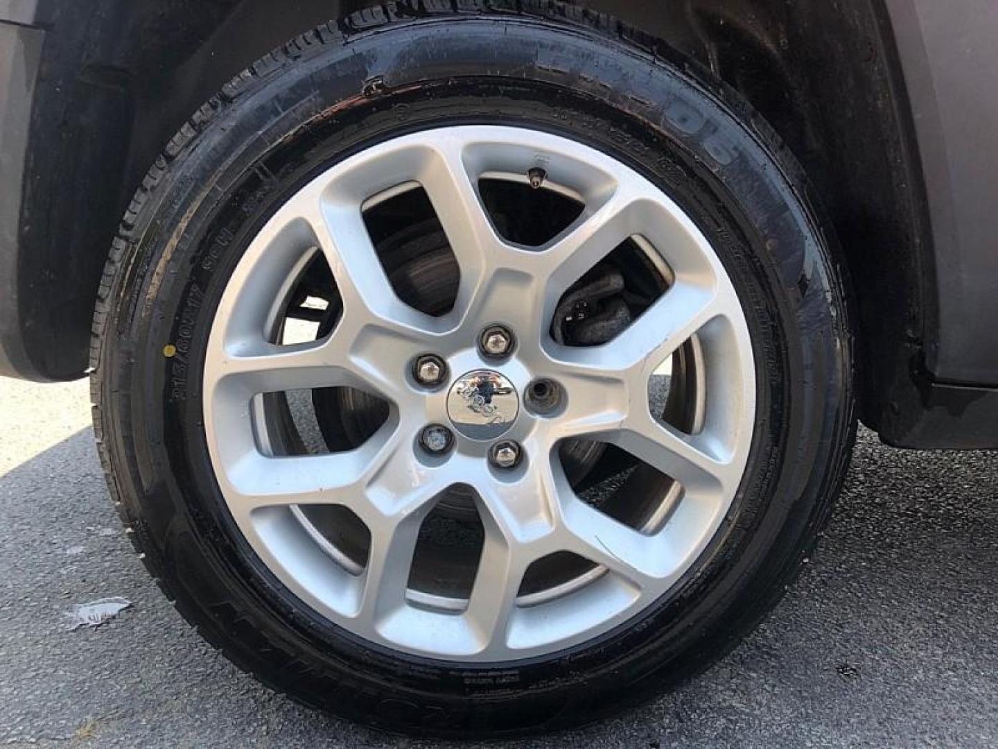 2017 RED /BLACK Jeep Renegade Latitude 4WD (ZACCJBBB0HP) with an 2.4L L4 DOHC 16V engine, 6M transmission, located at 3304 Woodville Road, Northwood, OH, 43619, (419) 210-8019, 41.612694, -83.480743 - Your #1 Destination for Auto Loans and mdash;No Matter Your Credit!At our dealership, we believe everyone deserves the opportunity to drive their dream car and mdash;whether you have good credit, bad credit, or no credit at all. With a wide selection of hundreds of cars, trucks, and SUVs, you'll fin - Photo#17