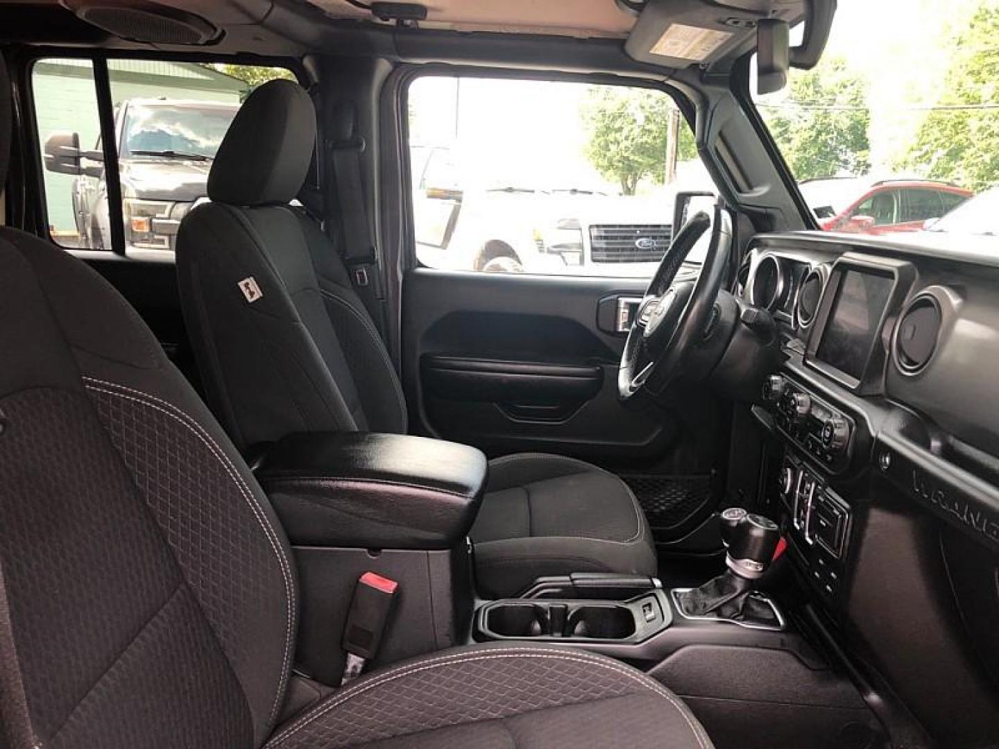 2021 GRAY /BLACK Jeep Wrangler Unlimited Sport (1C4HJXDNXMW) with an 2.0L L4 DOHC 16V TURBO engine, 6M transmission, located at 3304 Woodville Road, Northwood, OH, 43619, (419) 210-8019, 41.612694, -83.480743 - Your #1 Destination for Auto Loans and mdash;No Matter Your Credit!At our dealership, we believe everyone deserves the opportunity to drive their dream car and mdash;whether you have good credit, bad credit, or no credit at all. With a wide selection of hundreds of cars, trucks, and SUVs, you'll fin - Photo#16