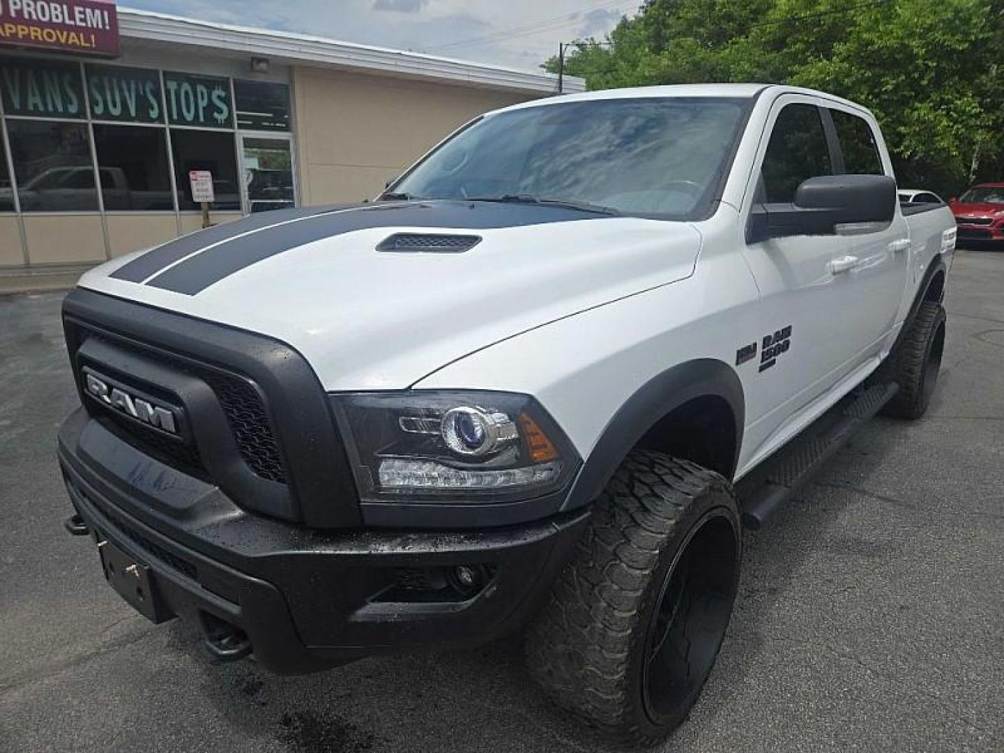 2019 WHITE /BLACK RAM 1500 SLT Crew Cab SWB 4WD (1C6RR7LT8KS) with an 5.7L V8 OHV 16V engine, 8A transmission, located at 3304 Woodville Road, Northwood, OH, 43619, (419) 210-8019, 41.612694, -83.480743 - Photo#0