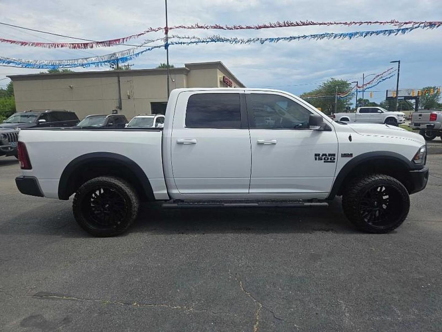 2019 WHITE /BLACK RAM 1500 SLT Crew Cab SWB 4WD (1C6RR7LT8KS) with an 5.7L V8 OHV 16V engine, 8A transmission, located at 3304 Woodville Road, Northwood, OH, 43619, (419) 210-8019, 41.612694, -83.480743 - Photo#3