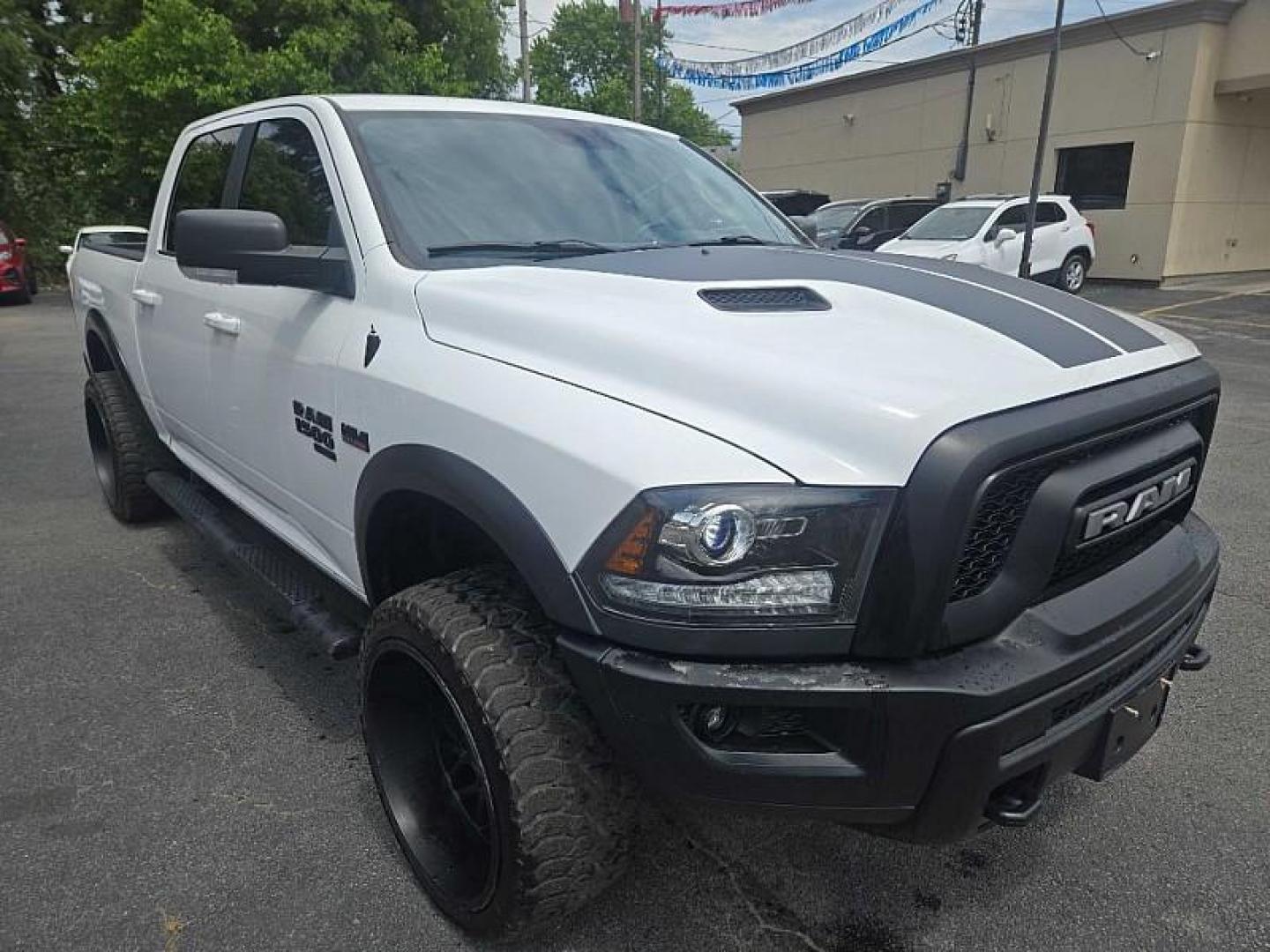 2019 WHITE /BLACK RAM 1500 SLT Crew Cab SWB 4WD (1C6RR7LT8KS) with an 5.7L V8 OHV 16V engine, 8A transmission, located at 3304 Woodville Road, Northwood, OH, 43619, (419) 210-8019, 41.612694, -83.480743 - Photo#4