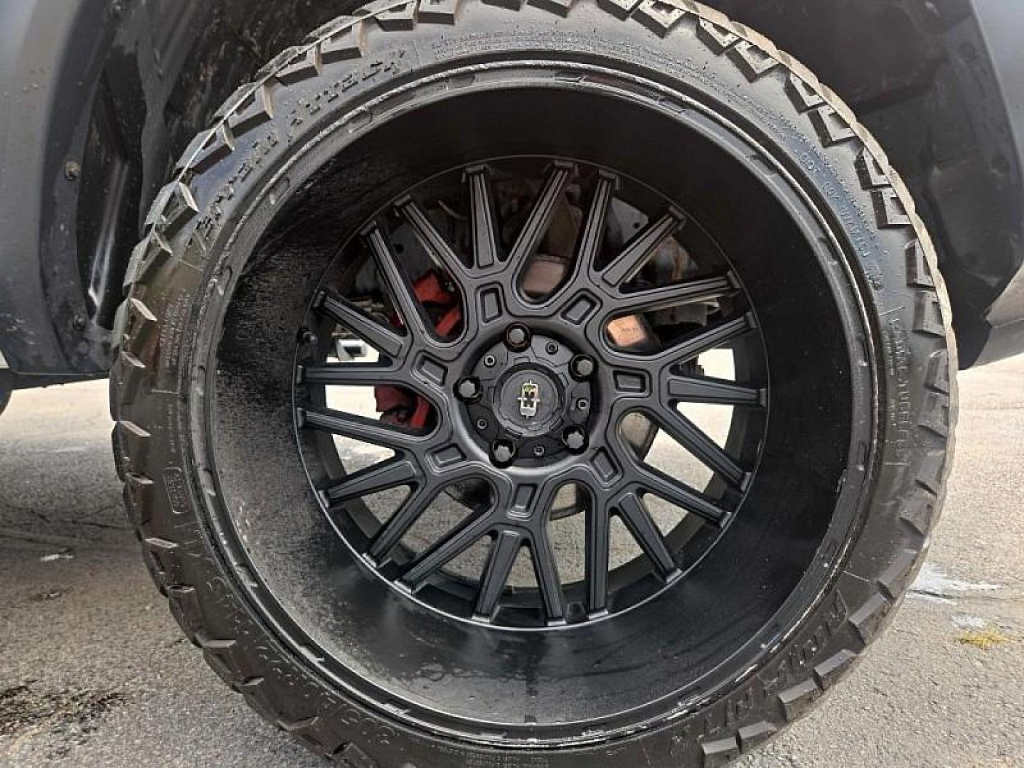 2019 WHITE /BLACK RAM 1500 SLT Crew Cab SWB 4WD (1C6RR7LT8KS) with an 5.7L V8 OHV 16V engine, 8A transmission, located at 3304 Woodville Road, Northwood, OH, 43619, (419) 210-8019, 41.612694, -83.480743 - Photo#11