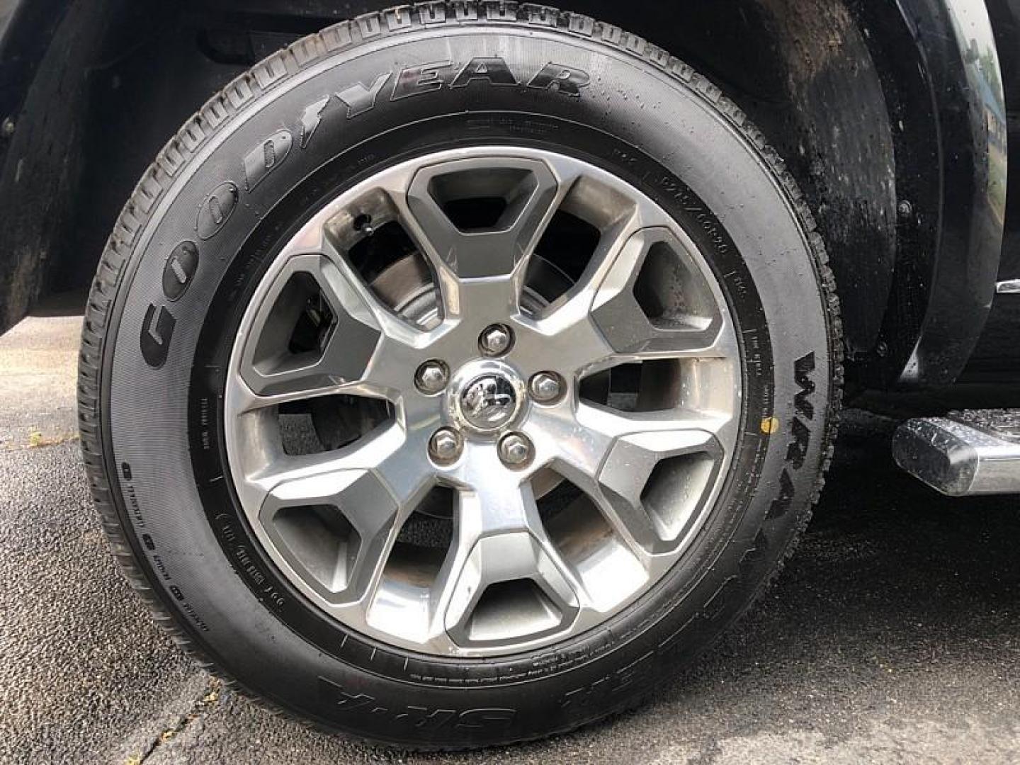 2017 BLACK /BLACK RAM 1500 Longhorn Crew Cab LWB 4WD (1C6RR7WT6HS) with an 5.7L V8 OHV 16V engine, 8A transmission, located at 3304 Woodville Road, Northwood, OH, 43619, (419) 210-8019, 41.612694, -83.480743 - Your #1 Destination for Auto Loans and mdash;No Matter Your Credit!At our dealership, we believe everyone deserves the opportunity to drive their dream car and mdash;whether you have good credit, bad credit, or no credit at all. With a wide selection of hundreds of cars, trucks, and SUVs, you'll fin - Photo#21