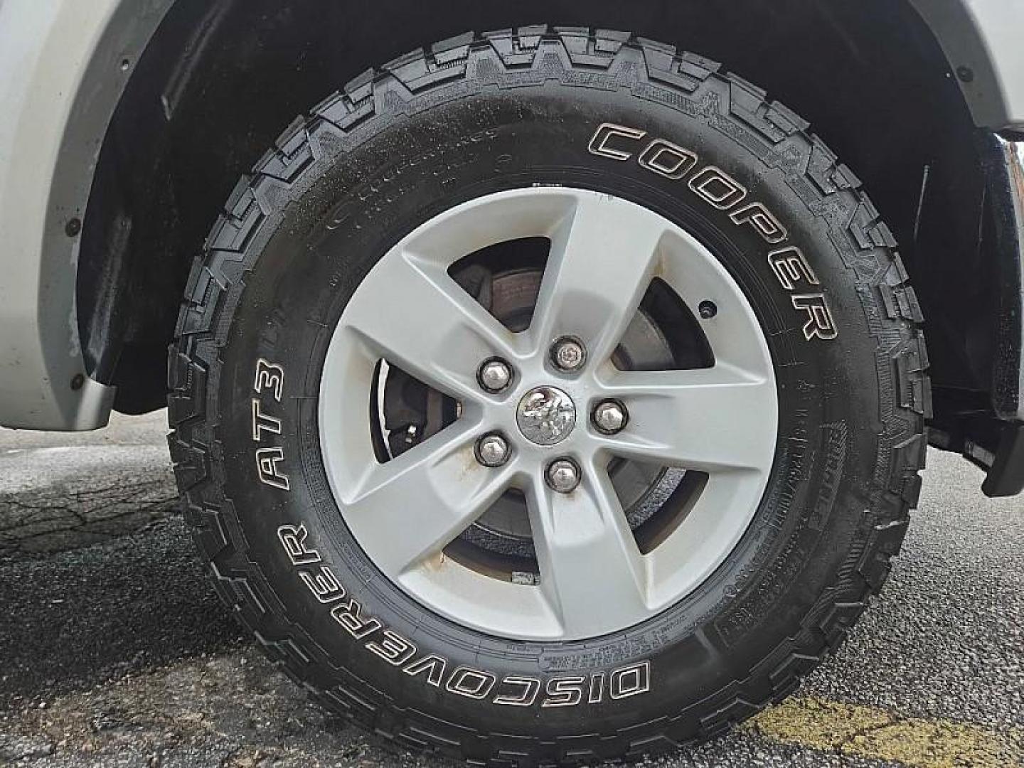 2017 SILVER RAM 1500 SLT Quad Cab 4WD (1C6RR7GT0HS) with an 5.7L V8 OHV 16V engine, 8A transmission, located at 3304 Woodville Road, Northwood, OH, 43619, (419) 210-8019, 41.612694, -83.480743 - Your #1 Destination for Auto Loans and mdash;No Matter Your Credit!At our dealership, we believe everyone deserves the opportunity to drive their dream car and mdash;whether you have good credit, bad credit, or no credit at all. With a wide selection of hundreds of cars, trucks, and SUVs, you'll fin - Photo#16