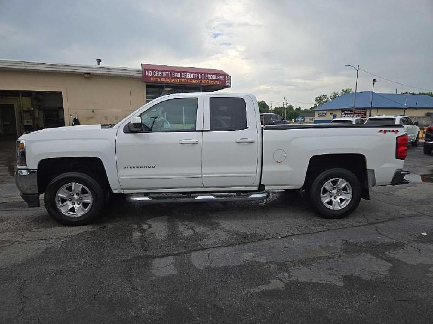 2018 WHITE Chevrolet Silverado 1500 LT Double Cab 4WD (1GCVKREC1JZ) with an 5.3L V8 OHV 16V engine, 6A transmission, located at 3304 Woodville Road, Northwood, OH, 43619, (419) 210-8019, 41.612694, -83.480743 - Your #1 Destination for Auto Loans and mdash;No Matter Your Credit!At our dealership, we believe everyone deserves the opportunity to drive their dream car and mdash;whether you have good credit, bad credit, or no credit at all. With a wide selection of hundreds of cars, trucks, and SUVs, you'll fin - Photo#1