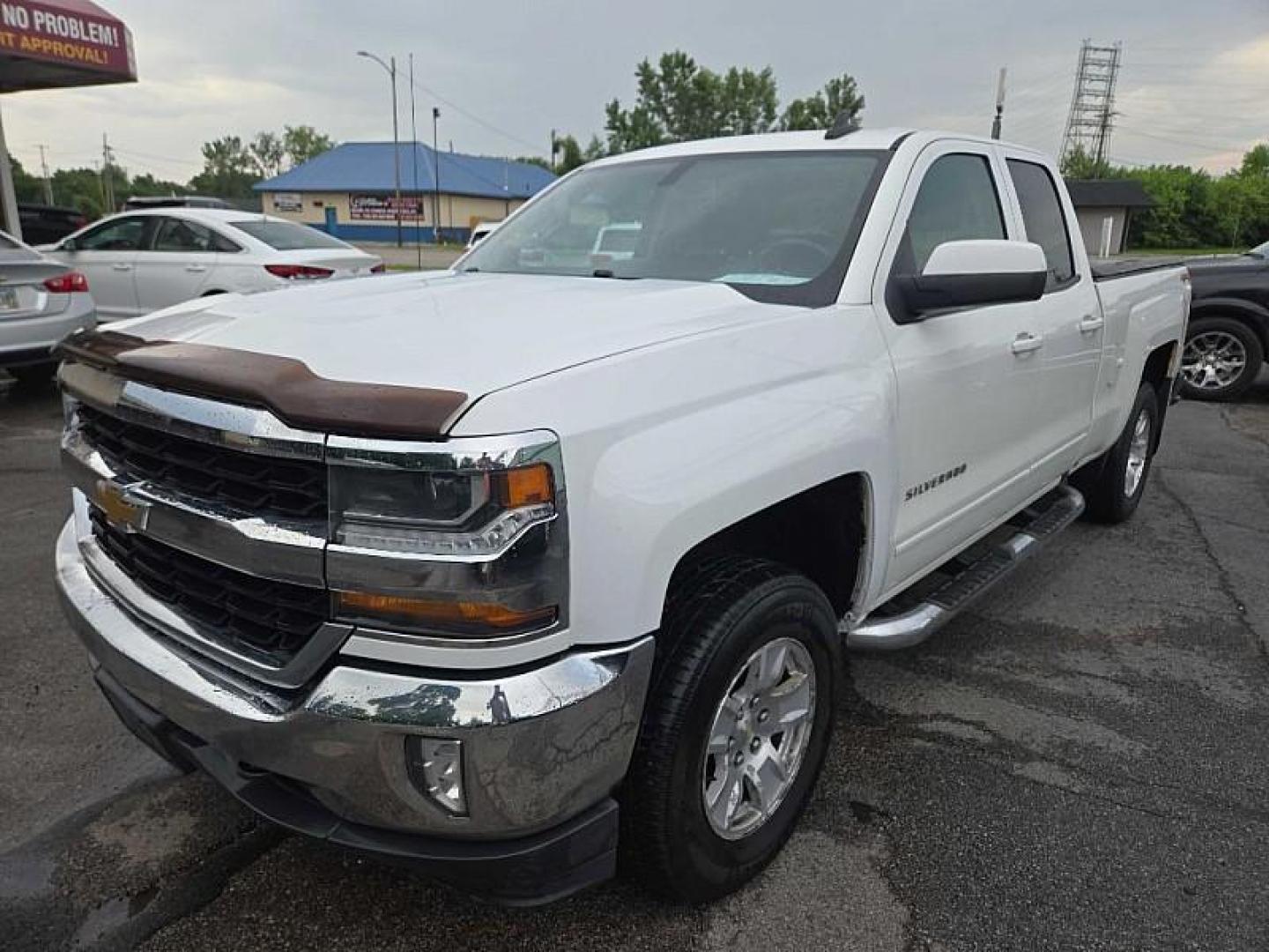 2018 WHITE Chevrolet Silverado 1500 LT Double Cab 4WD (1GCVKREC1JZ) with an 5.3L V8 OHV 16V engine, 6A transmission, located at 3304 Woodville Road, Northwood, OH, 43619, (419) 210-8019, 41.612694, -83.480743 - Your #1 Destination for Auto Loans and mdash;No Matter Your Credit!At our dealership, we believe everyone deserves the opportunity to drive their dream car and mdash;whether you have good credit, bad credit, or no credit at all. With a wide selection of hundreds of cars, trucks, and SUVs, you'll fin - Photo#0