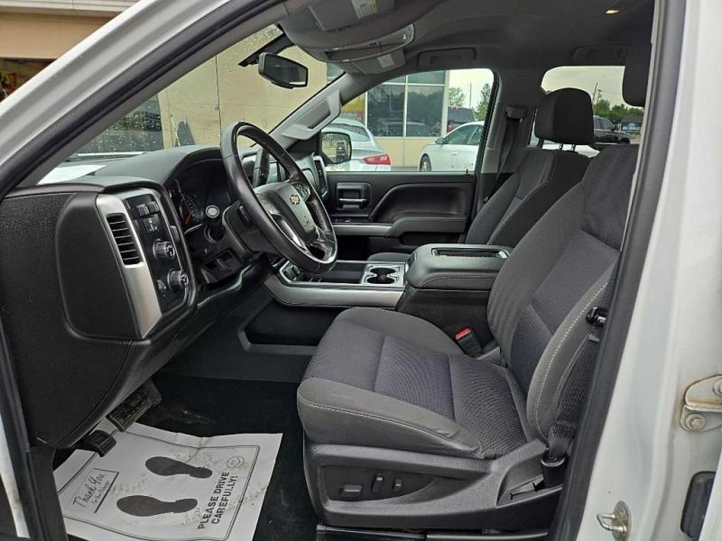 2018 WHITE Chevrolet Silverado 1500 LT Double Cab 4WD (1GCVKREC1JZ) with an 5.3L V8 OHV 16V engine, 6A transmission, located at 3304 Woodville Road, Northwood, OH, 43619, (419) 210-8019, 41.612694, -83.480743 - Your #1 Destination for Auto Loans and mdash;No Matter Your Credit!At our dealership, we believe everyone deserves the opportunity to drive their dream car and mdash;whether you have good credit, bad credit, or no credit at all. With a wide selection of hundreds of cars, trucks, and SUVs, you'll fin - Photo#9