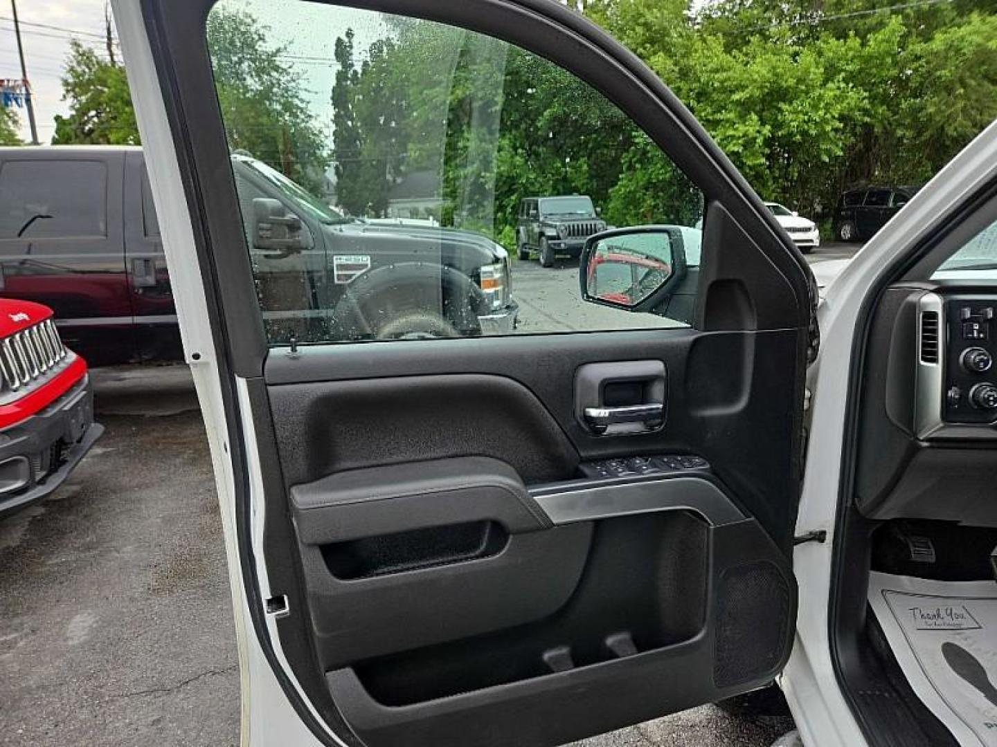2018 WHITE Chevrolet Silverado 1500 LT Double Cab 4WD (1GCVKREC1JZ) with an 5.3L V8 OHV 16V engine, 6A transmission, located at 3304 Woodville Road, Northwood, OH, 43619, (419) 210-8019, 41.612694, -83.480743 - Your #1 Destination for Auto Loans and mdash;No Matter Your Credit!At our dealership, we believe everyone deserves the opportunity to drive their dream car and mdash;whether you have good credit, bad credit, or no credit at all. With a wide selection of hundreds of cars, trucks, and SUVs, you'll fin - Photo#8