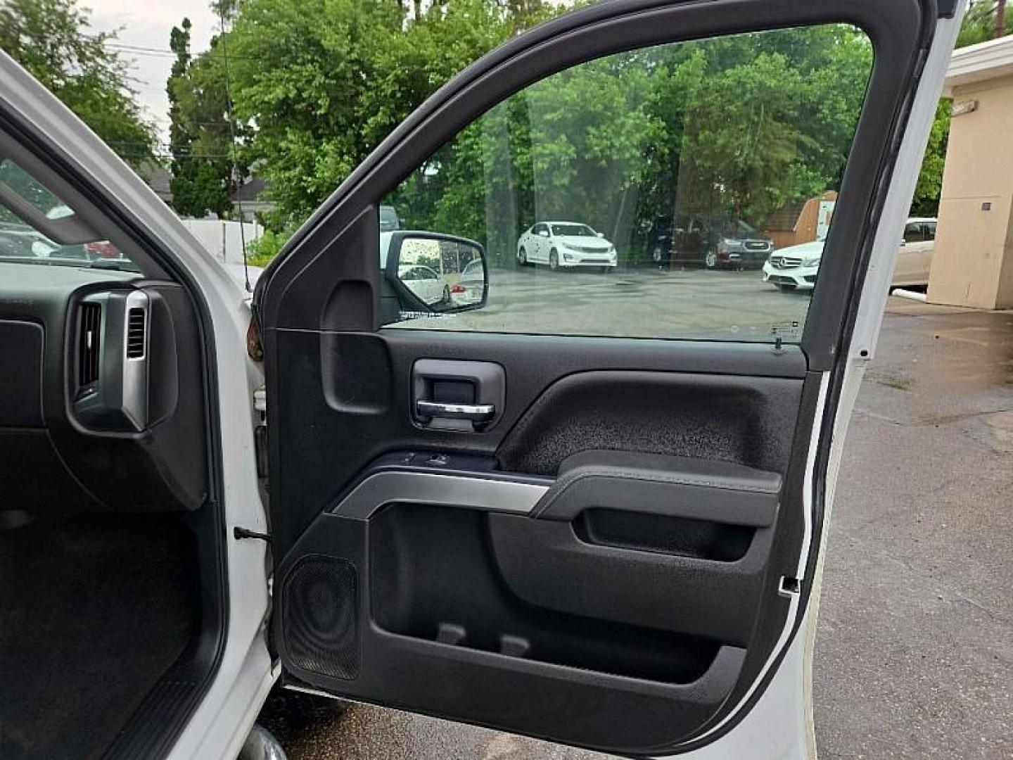 2018 WHITE Chevrolet Silverado 1500 LT Double Cab 4WD (1GCVKREC1JZ) with an 5.3L V8 OHV 16V engine, 6A transmission, located at 3304 Woodville Road, Northwood, OH, 43619, (419) 210-8019, 41.612694, -83.480743 - Your #1 Destination for Auto Loans and mdash;No Matter Your Credit!At our dealership, we believe everyone deserves the opportunity to drive their dream car and mdash;whether you have good credit, bad credit, or no credit at all. With a wide selection of hundreds of cars, trucks, and SUVs, you'll fin - Photo#14