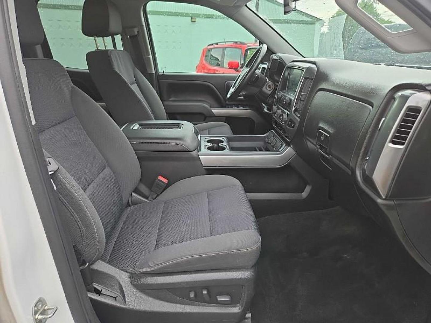 2018 WHITE Chevrolet Silverado 1500 LT Double Cab 4WD (1GCVKREC1JZ) with an 5.3L V8 OHV 16V engine, 6A transmission, located at 3304 Woodville Road, Northwood, OH, 43619, (419) 210-8019, 41.612694, -83.480743 - Your #1 Destination for Auto Loans and mdash;No Matter Your Credit!At our dealership, we believe everyone deserves the opportunity to drive their dream car and mdash;whether you have good credit, bad credit, or no credit at all. With a wide selection of hundreds of cars, trucks, and SUVs, you'll fin - Photo#15