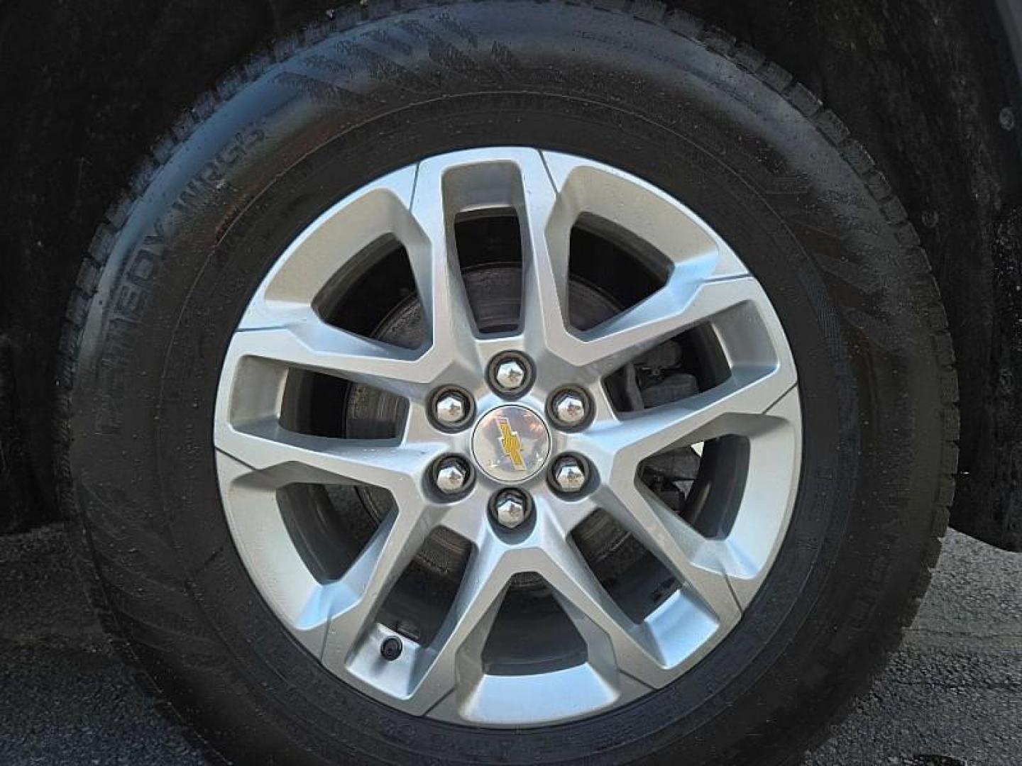 2021 BLACK /BLACK Chevrolet Traverse LS FL AWD (1GNEVLKW5MJ) with an 3.6L V6 DOHC 24V engine, 9A transmission, located at 3304 Woodville Road, Northwood, OH, 43619, (419) 210-8019, 41.612694, -83.480743 - Your #1 Destination for Auto Loans and mdash;No Matter Your Credit!At our dealership, we believe everyone deserves the opportunity to drive their dream car and mdash;whether you have good credit, bad credit, or no credit at all. With a wide selection of hundreds of cars, trucks, and SUVs, you'll fin - Photo#19