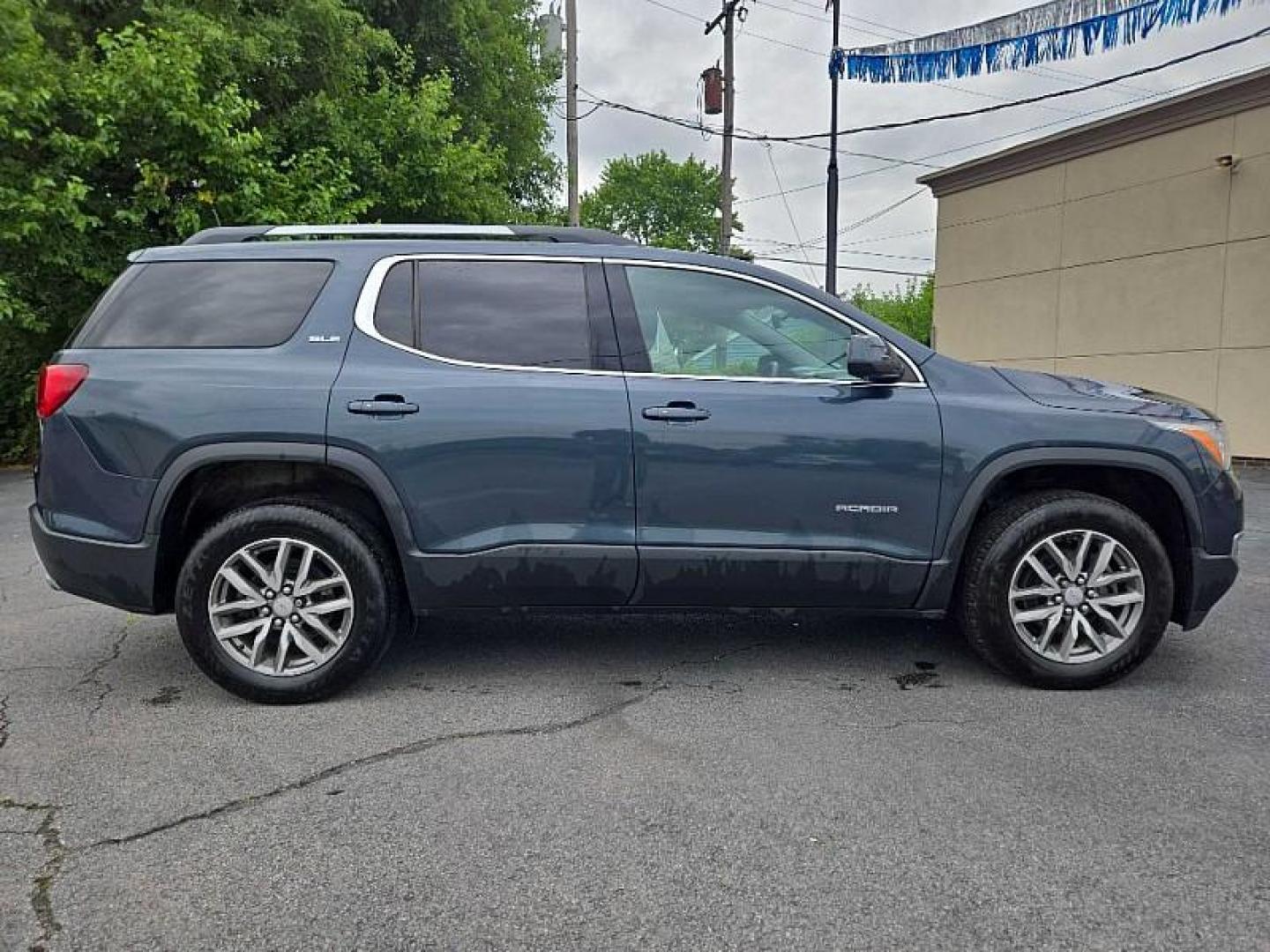 2019 BLUE /BLACK GMC Acadia SLE-2 AWD (1GKKNSLS4KZ) with an 3.6L V6 DOHC 24V engine, 6A transmission, located at 3304 Woodville Road, Northwood, OH, 43619, (419) 210-8019, 41.612694, -83.480743 - Your #1 Destination for Auto Loans and mdash;No Matter Your Credit!At our dealership, we believe everyone deserves the opportunity to drive their dream car and mdash;whether you have good credit, bad credit, or no credit at all. With a wide selection of hundreds of cars, trucks, and SUVs, you'll fin - Photo#5