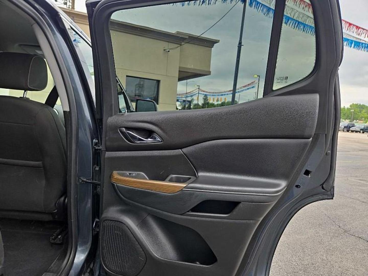 2019 BLUE /BLACK GMC Acadia SLE-2 AWD (1GKKNSLS4KZ) with an 3.6L V6 DOHC 24V engine, 6A transmission, located at 3304 Woodville Road, Northwood, OH, 43619, (419) 210-8019, 41.612694, -83.480743 - Your #1 Destination for Auto Loans and mdash;No Matter Your Credit!At our dealership, we believe everyone deserves the opportunity to drive their dream car and mdash;whether you have good credit, bad credit, or no credit at all. With a wide selection of hundreds of cars, trucks, and SUVs, you'll fin - Photo#14