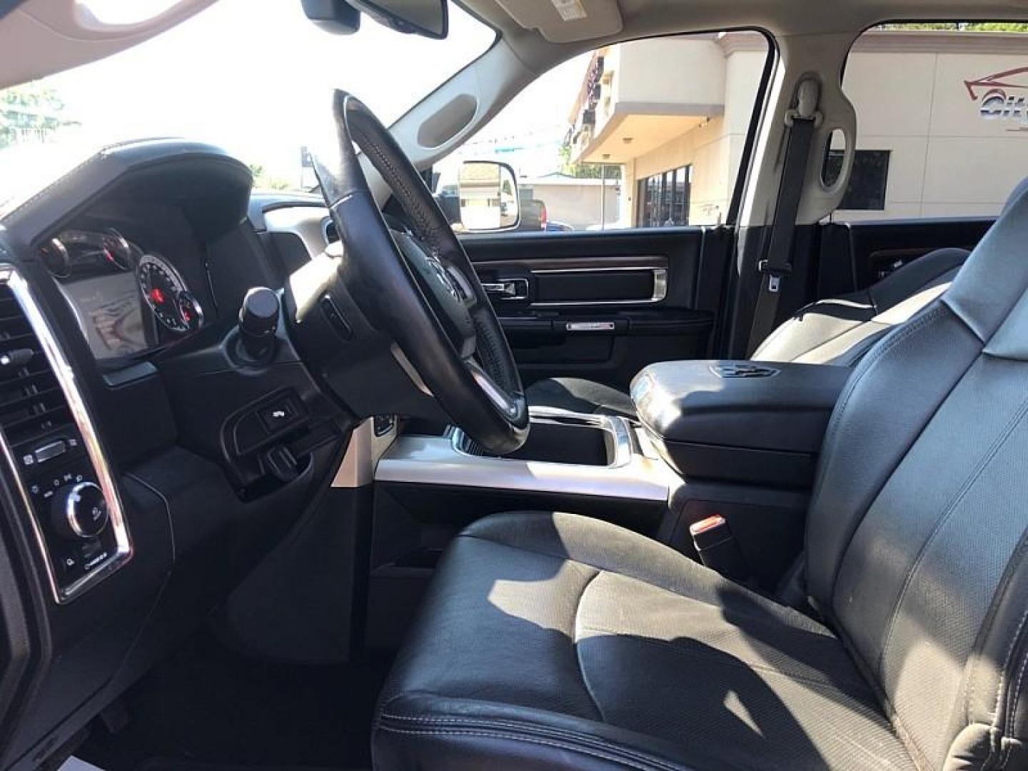 2018 SILVER /BLACK RAM 1500 Laramie Crew Cab SWB 4WD (1C6RR7NM6JS) with an 3.0L V6 DIESEL engine, 8A transmission, located at 3304 Woodville Road, Northwood, OH, 43619, (419) 210-8019, 41.612694, -83.480743 - Your #1 Destination for Auto Loans and mdash;No Matter Your Credit!At our dealership, we believe everyone deserves the opportunity to drive their dream car and mdash;whether you have good credit, bad credit, or no credit at all. With a wide selection of hundreds of cars, trucks, and SUVs, you'll fin - Photo#9