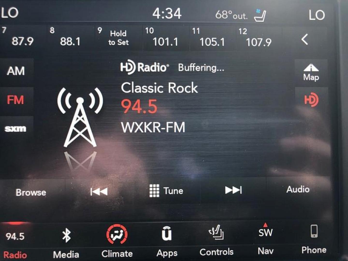 2018 SILVER /BLACK RAM 1500 Laramie Crew Cab SWB 4WD (1C6RR7NM6JS) with an 3.0L V6 DIESEL engine, 8A transmission, located at 3304 Woodville Road, Northwood, OH, 43619, (419) 210-8019, 41.612694, -83.480743 - Your #1 Destination for Auto Loans and mdash;No Matter Your Credit!At our dealership, we believe everyone deserves the opportunity to drive their dream car and mdash;whether you have good credit, bad credit, or no credit at all. With a wide selection of hundreds of cars, trucks, and SUVs, you'll fin - Photo#20