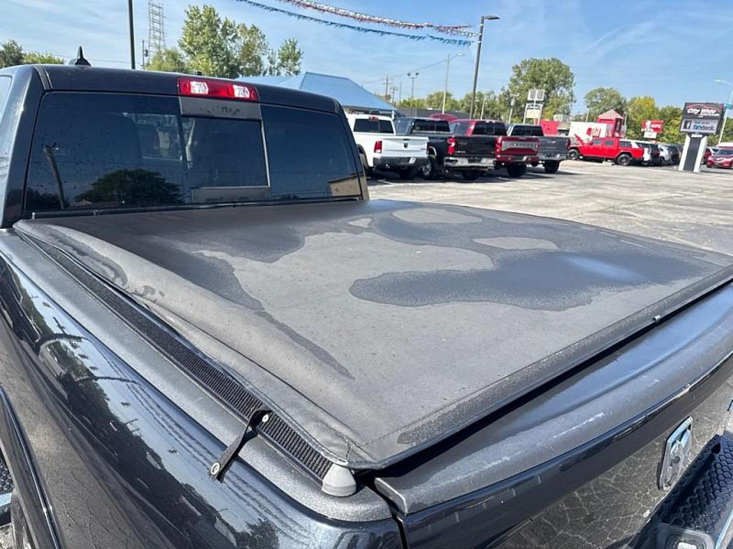 2018 SILVER /BLACK RAM 1500 Laramie Crew Cab SWB 4WD (1C6RR7NM6JS) with an 3.0L V6 DIESEL engine, 8A transmission, located at 3304 Woodville Road, Northwood, OH, 43619, (419) 210-8019, 41.612694, -83.480743 - Your #1 Destination for Auto Loans and mdash;No Matter Your Credit!At our dealership, we believe everyone deserves the opportunity to drive their dream car and mdash;whether you have good credit, bad credit, or no credit at all. With a wide selection of hundreds of cars, trucks, and SUVs, you'll fin - Photo#26