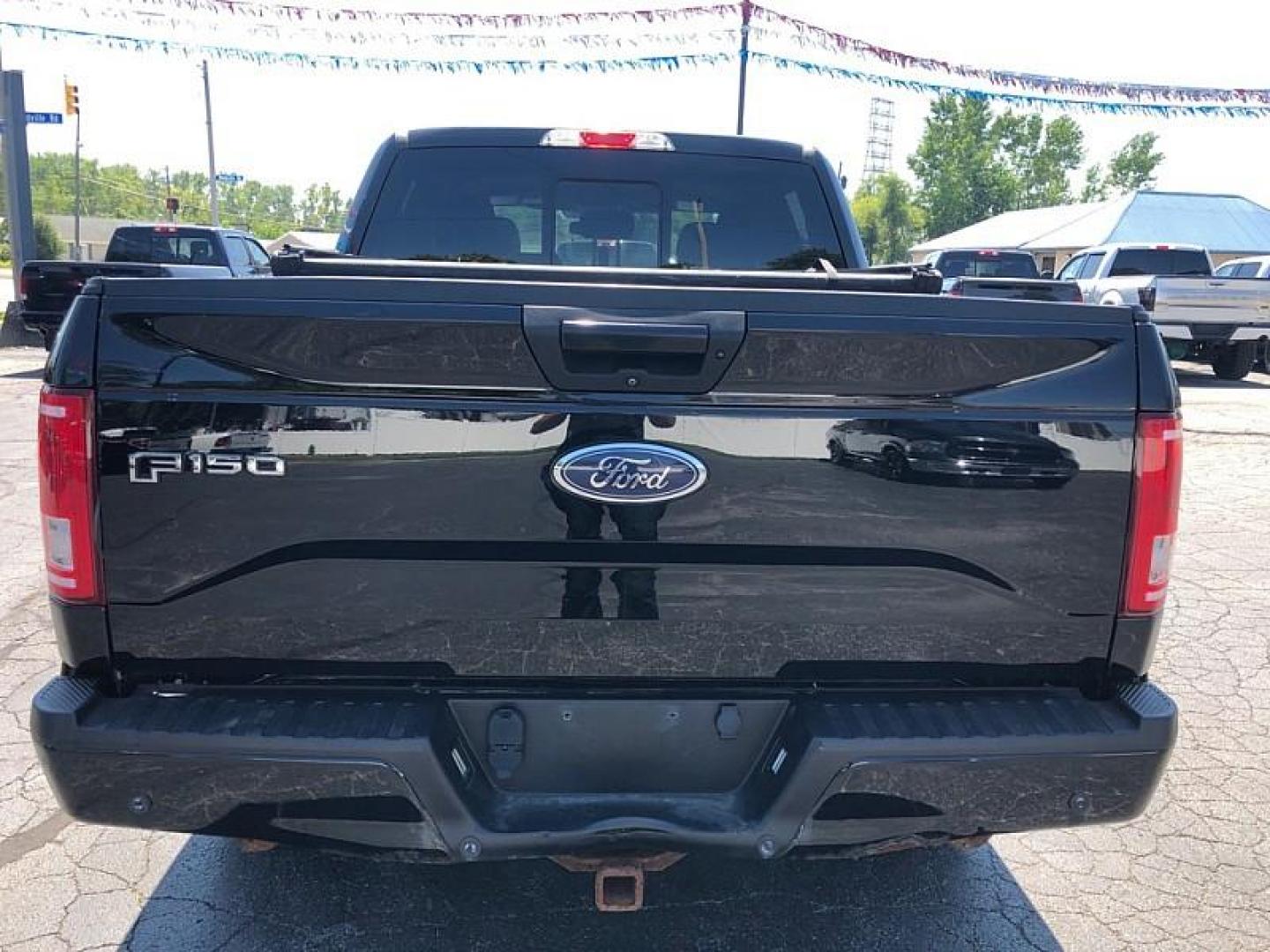 2016 BLACK /BLACK Ford F-150 XLT SuperCrew 6.5-ft. Bed 4WD (1FTEW1EP8GF) with an 2.7L V6 DOHC 24V engine, 6A transmission, located at 3304 Woodville Road, Northwood, OH, 43619, (419) 210-8019, 41.612694, -83.480743 - Your #1 Destination for Auto Loans and mdash;No Matter Your Credit!At our dealership, we believe everyone deserves the opportunity to drive their dream car and mdash;whether you have good credit, bad credit, or no credit at all. With a wide selection of hundreds of cars, trucks, and SUVs, you'll fin - Photo#3