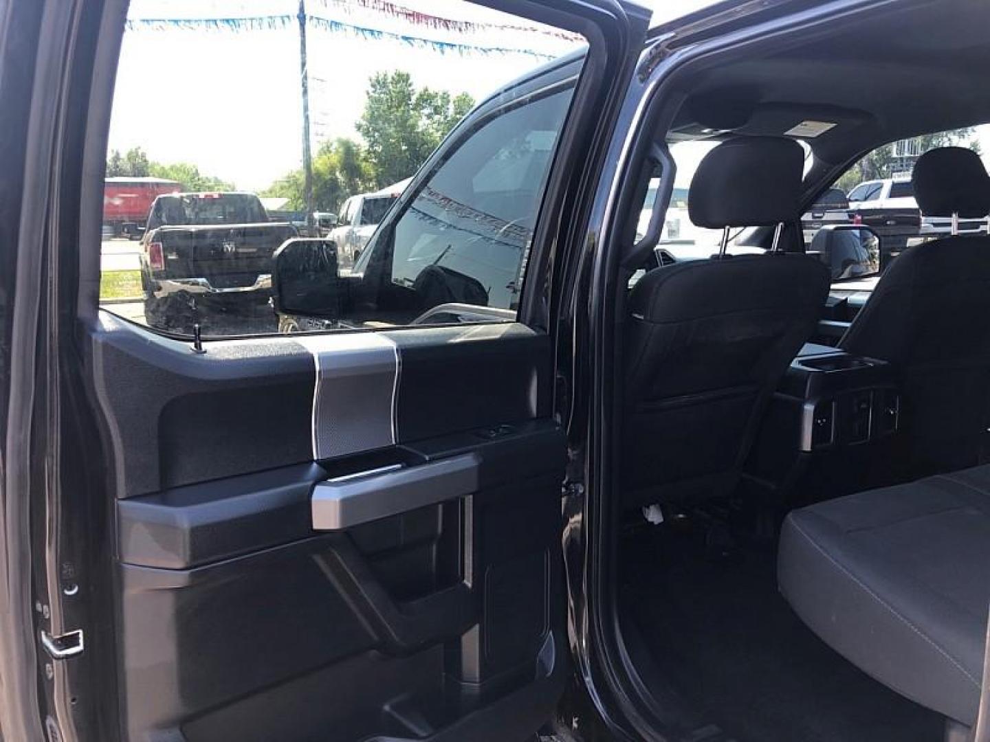 2016 BLACK /BLACK Ford F-150 XLT SuperCrew 6.5-ft. Bed 4WD (1FTEW1EP8GF) with an 2.7L V6 DOHC 24V engine, 6A transmission, located at 3304 Woodville Road, Northwood, OH, 43619, (419) 210-8019, 41.612694, -83.480743 - Your #1 Destination for Auto Loans and mdash;No Matter Your Credit!At our dealership, we believe everyone deserves the opportunity to drive their dream car and mdash;whether you have good credit, bad credit, or no credit at all. With a wide selection of hundreds of cars, trucks, and SUVs, you'll fin - Photo#10