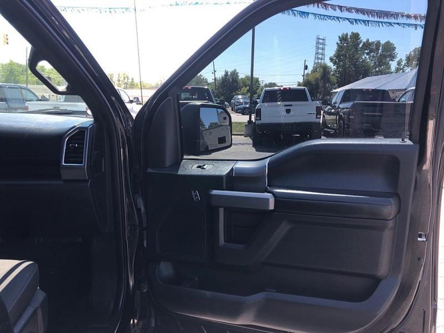 2016 BLACK /BLACK Ford F-150 XLT SuperCrew 6.5-ft. Bed 4WD (1FTEW1EP8GF) with an 2.7L V6 DOHC 24V engine, 6A transmission, located at 3304 Woodville Road, Northwood, OH, 43619, (419) 210-8019, 41.612694, -83.480743 - Your #1 Destination for Auto Loans and mdash;No Matter Your Credit!At our dealership, we believe everyone deserves the opportunity to drive their dream car and mdash;whether you have good credit, bad credit, or no credit at all. With a wide selection of hundreds of cars, trucks, and SUVs, you'll fin - Photo#14